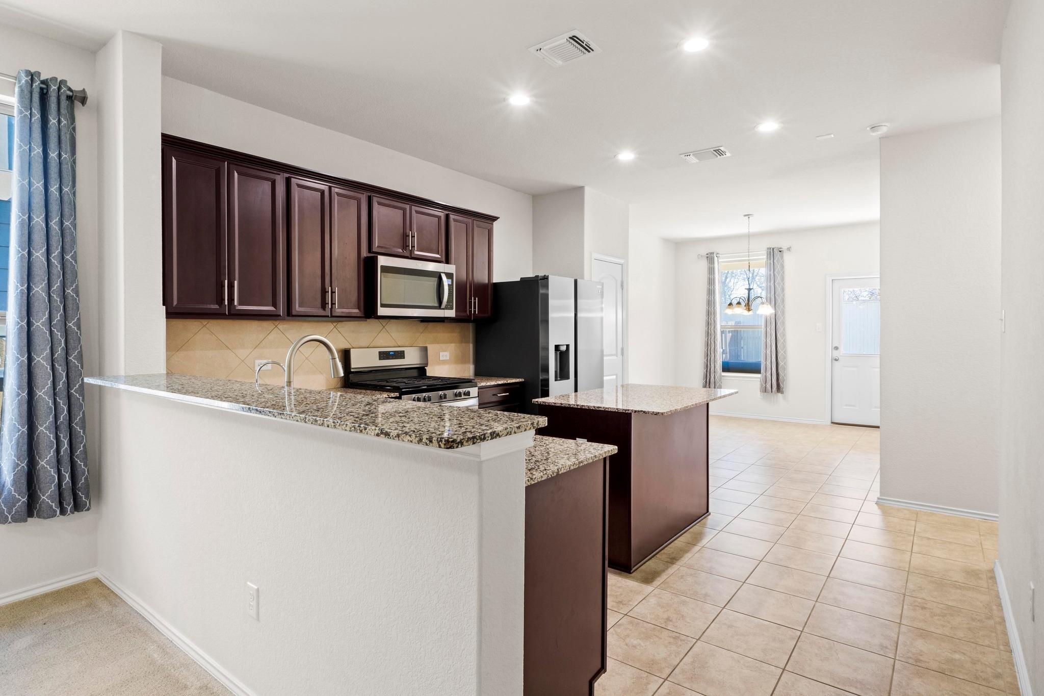 329 La Dera Dr, Liberty Hill, TX 78642