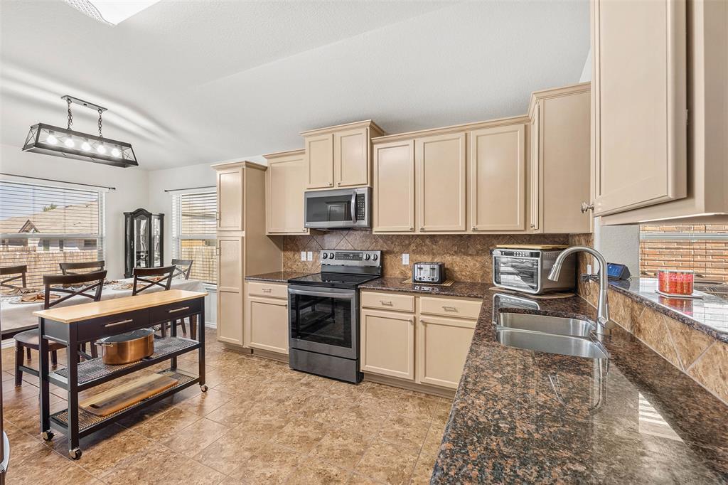 320 Ammonite Ln, Jarrell, TX 76537