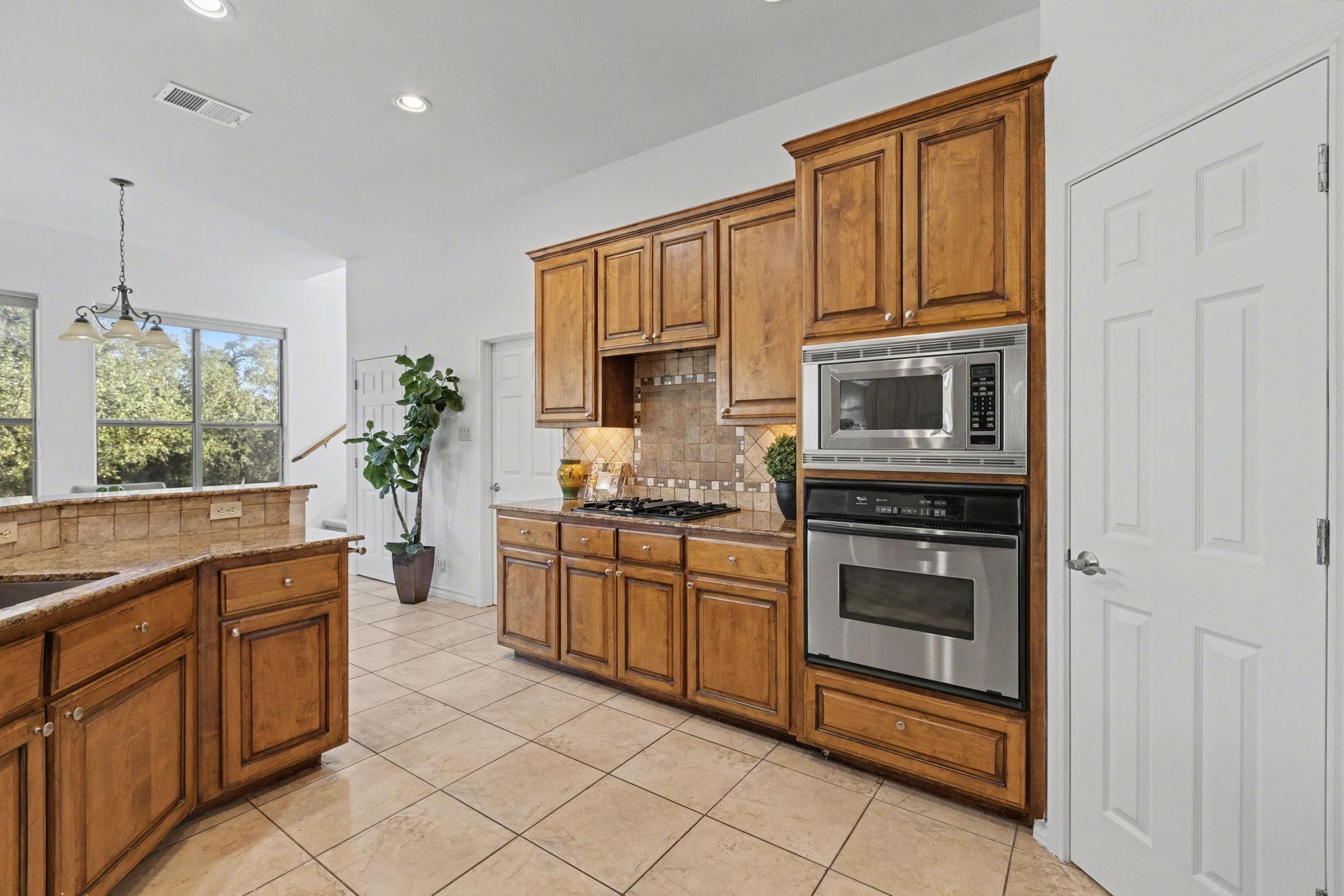 301 Sundance Trl, Dripping Springs, TX 78620