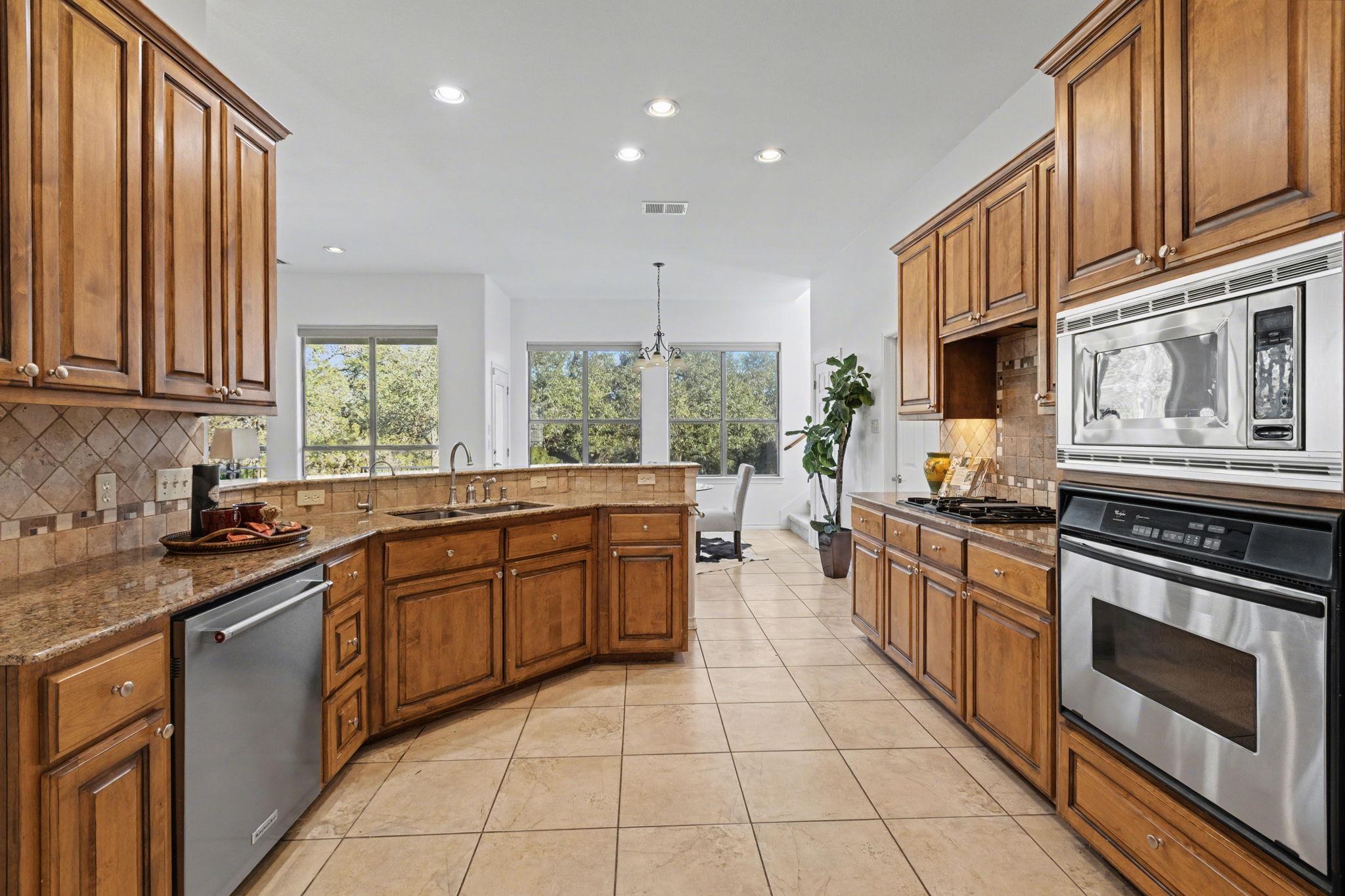 301 Sundance Trl, Dripping Springs, TX 78620