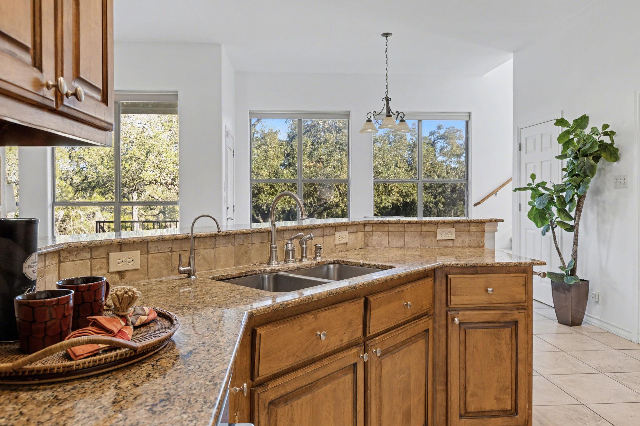 301 Sundance Trl, Dripping Springs, TX 78620