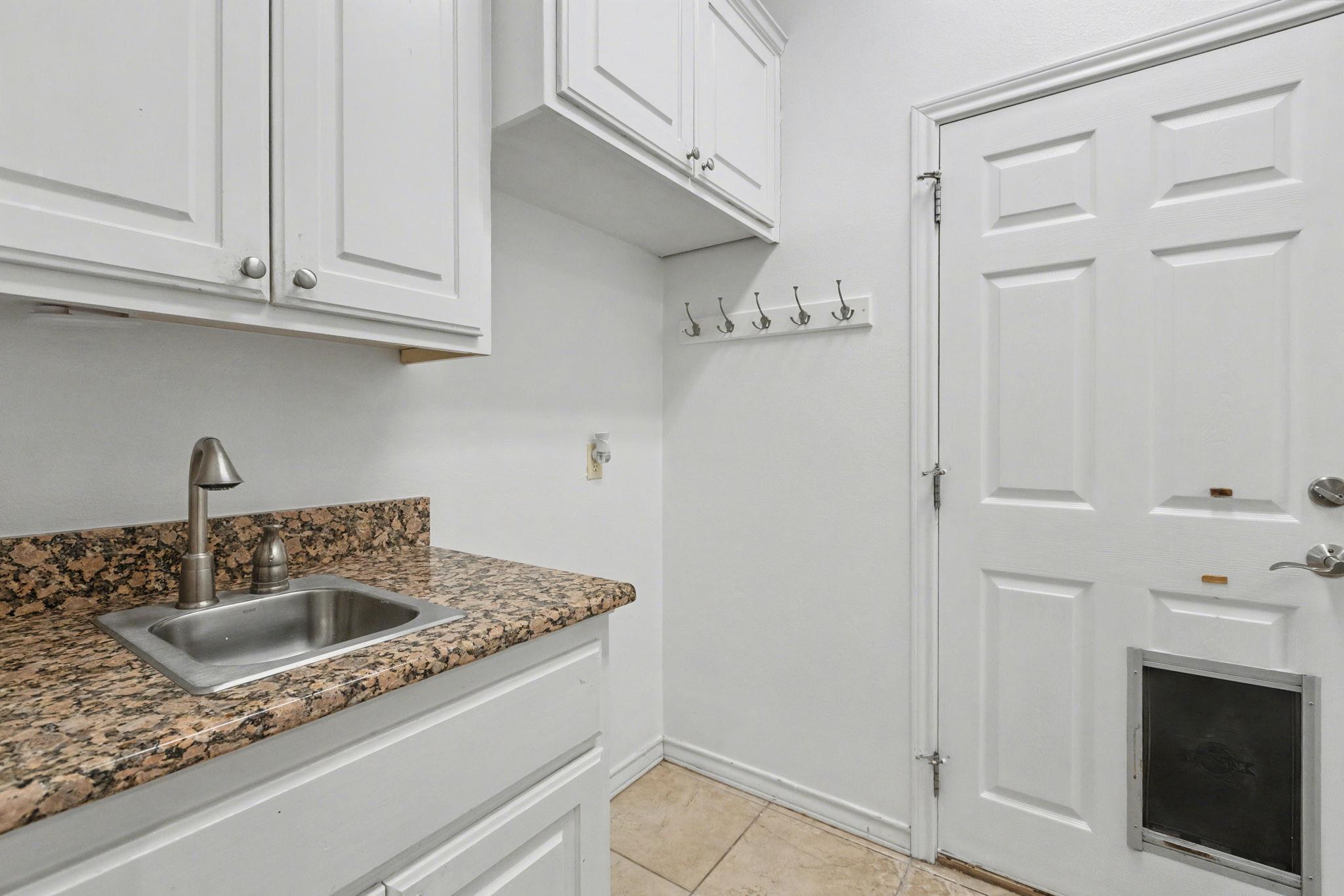 301 Sundance Trl, Dripping Springs, TX 78620