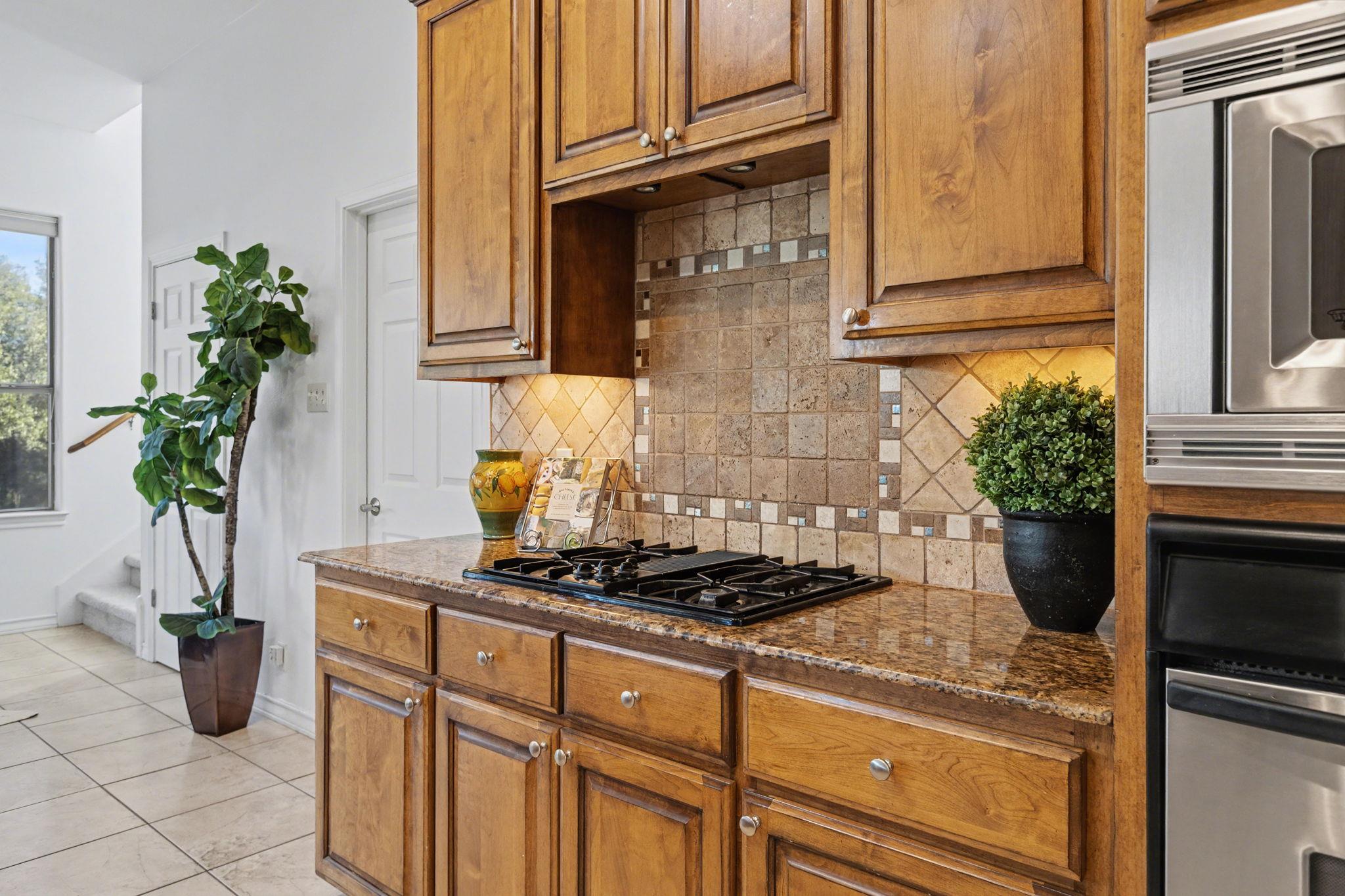 301 Sundance Trl, Dripping Springs, TX 78620