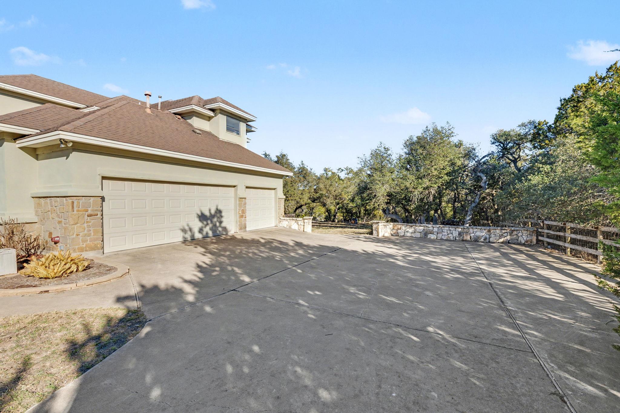 301 Sundance Trl, Dripping Springs, TX 78620