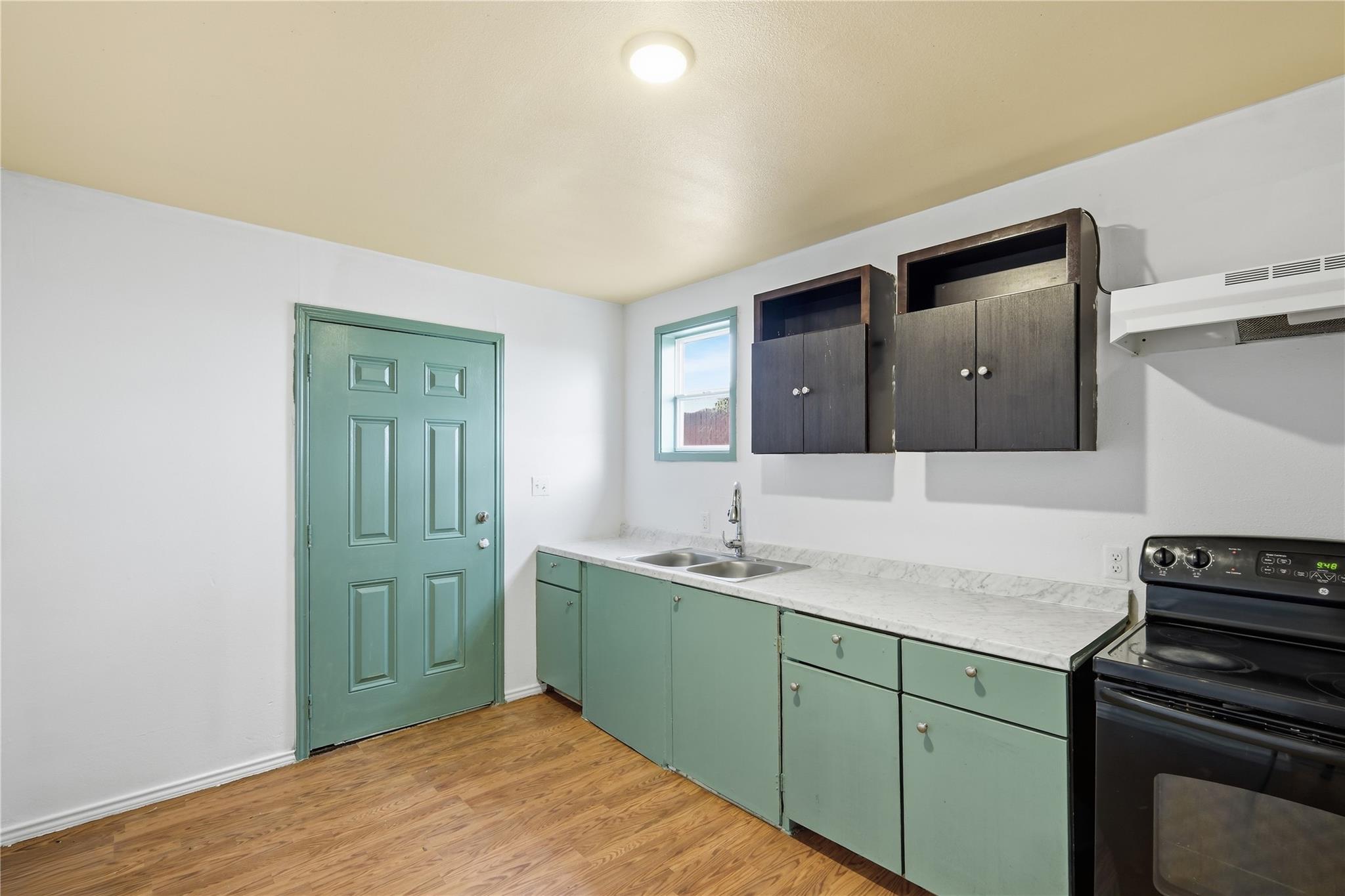 130 Gato Rd, Cedar Creek, TX 78612