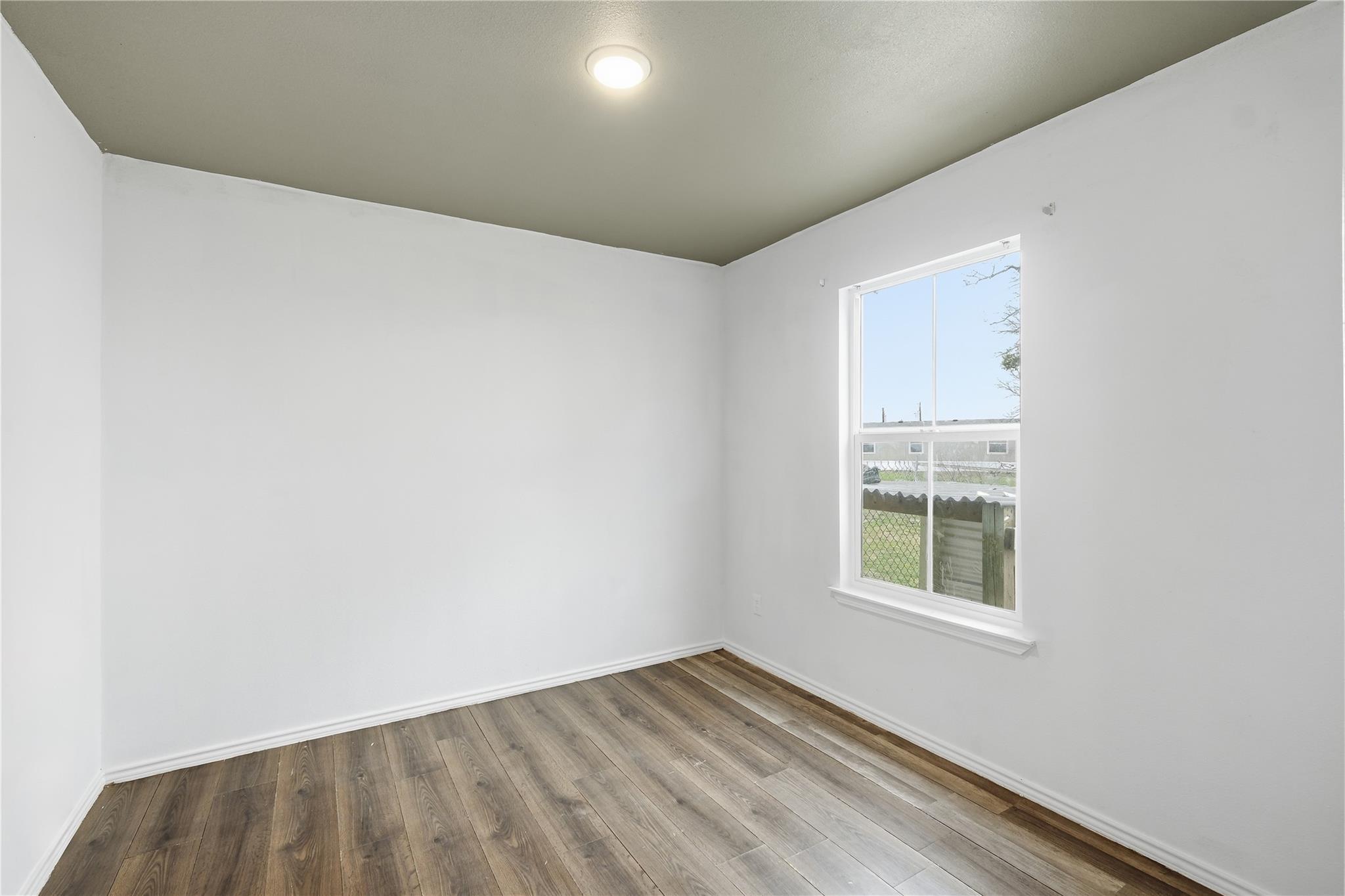 130 Gato Rd, Cedar Creek, TX 78612