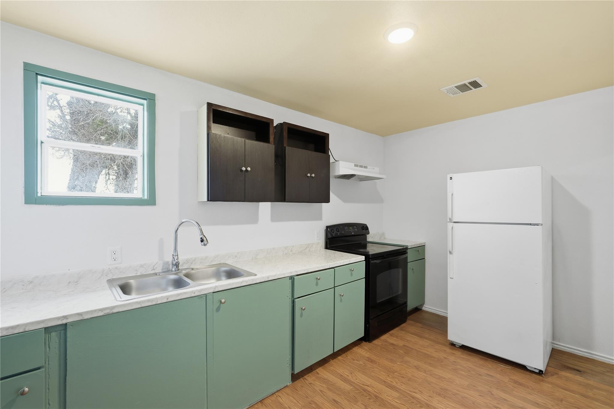 130 Gato Rd, Cedar Creek, TX 78612