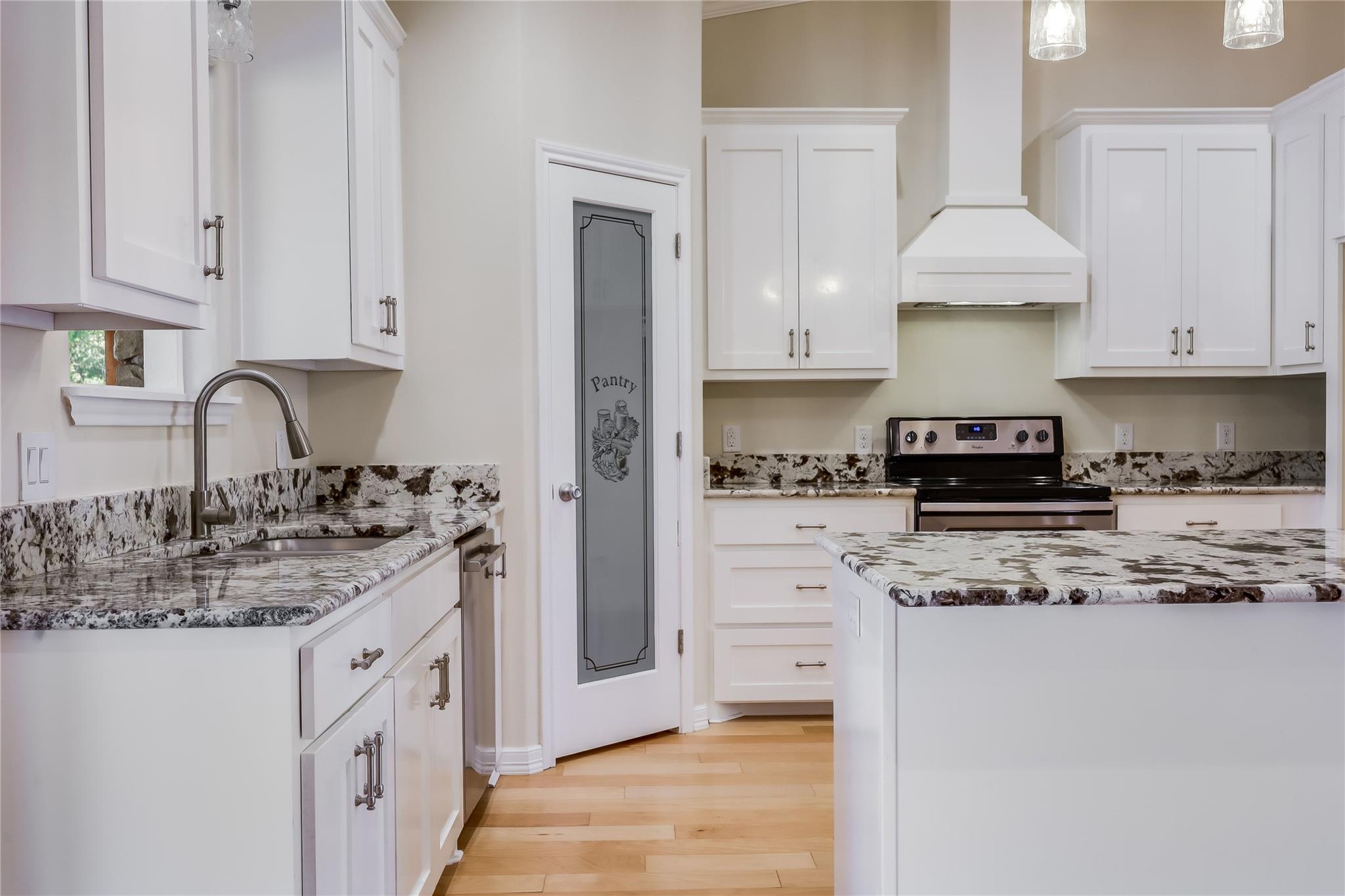 2009 American Dr, Lago Vista, TX 78645