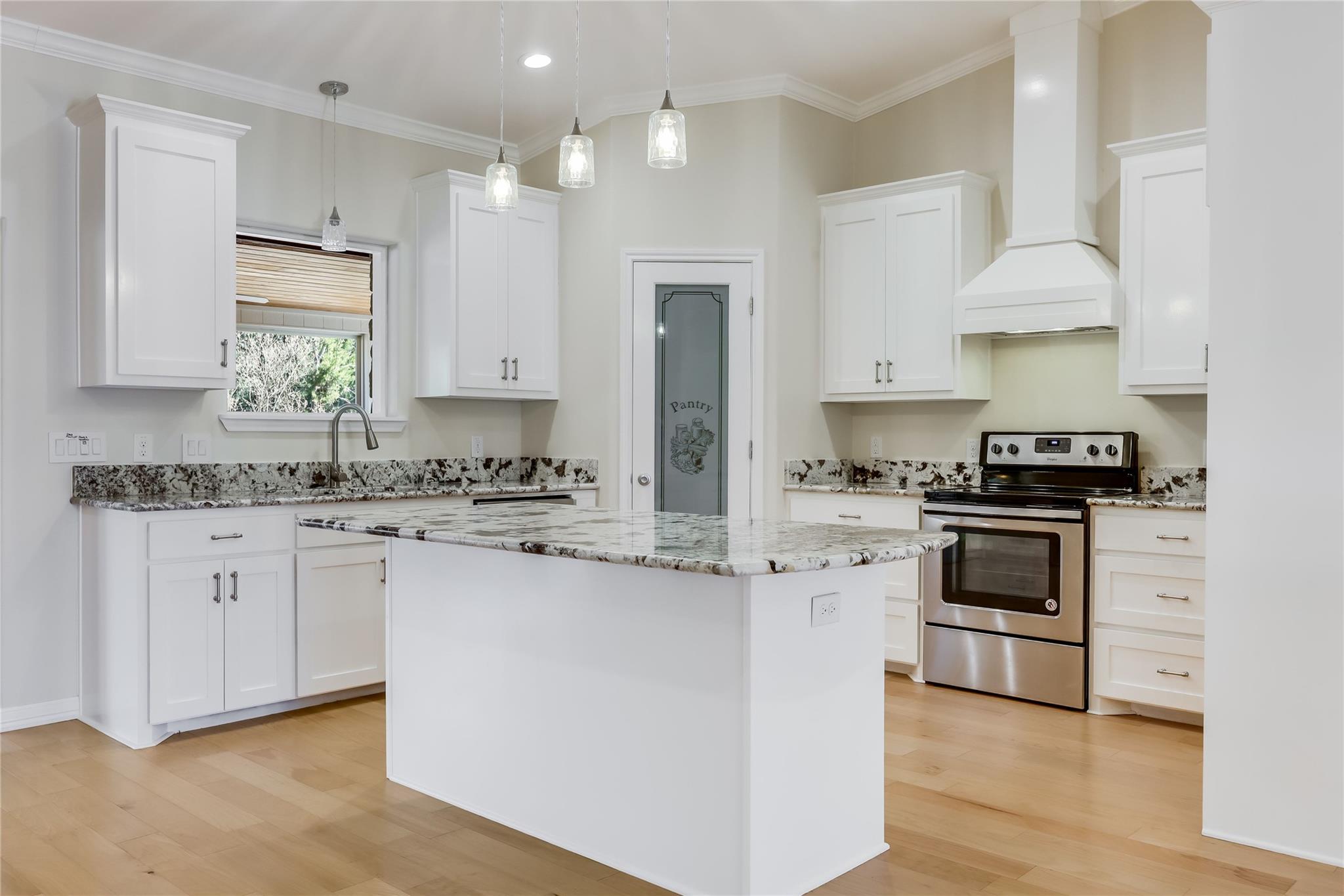 2009 American Dr, Lago Vista, TX 78645