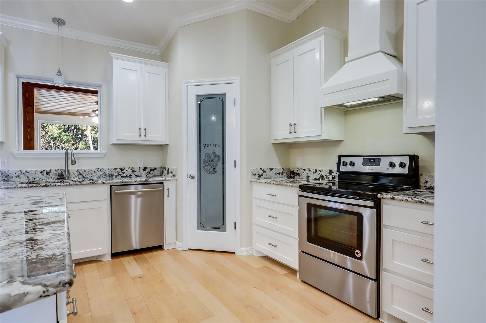 2009 American Dr, Lago Vista, TX 78645