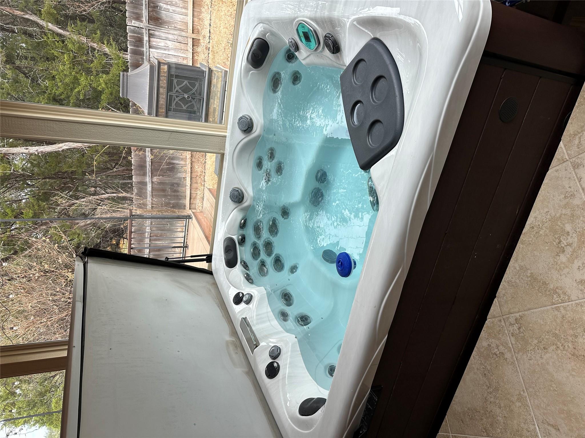 2009 American Dr, Lago Vista, TX 78645