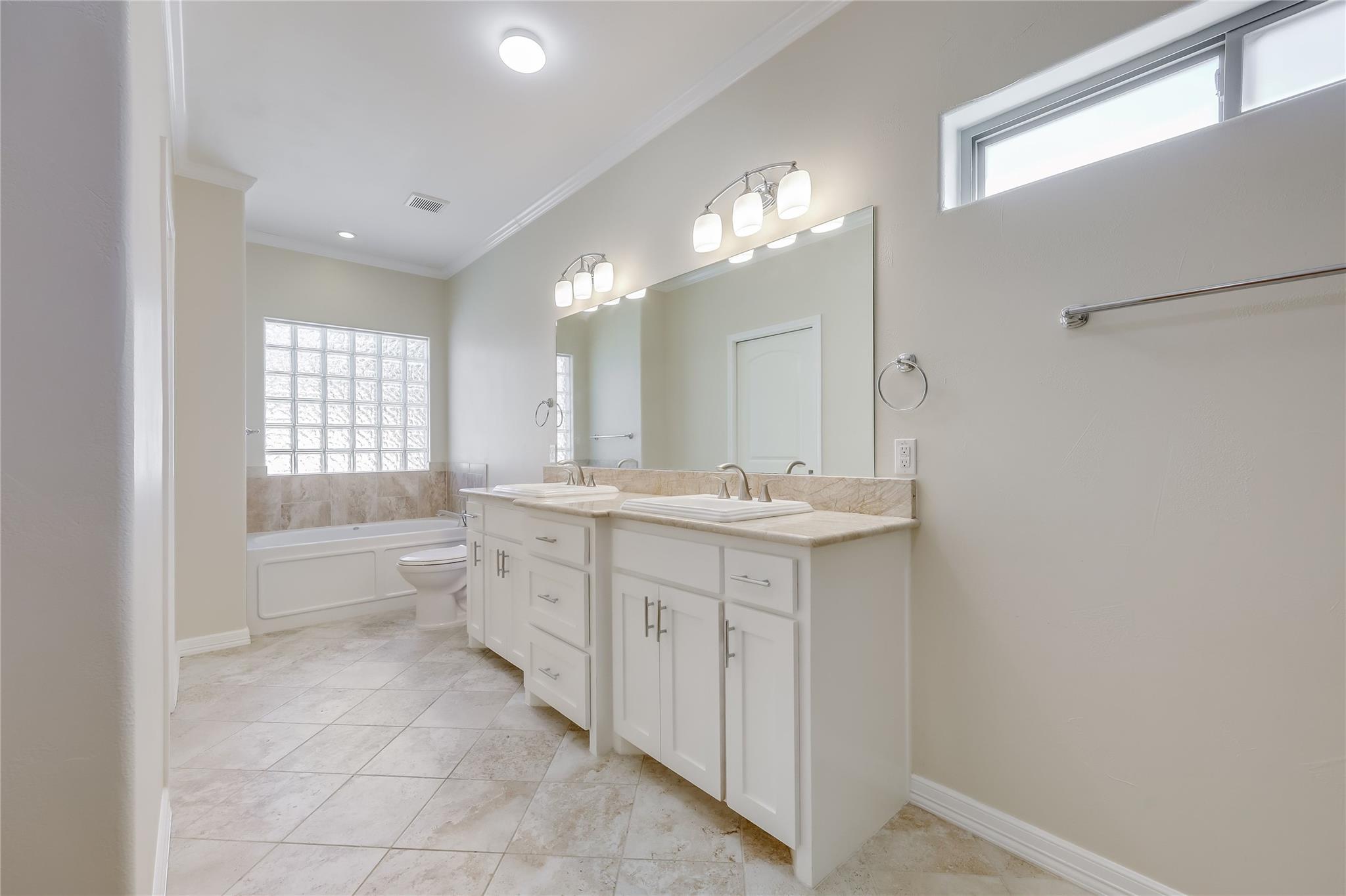 2009 American Dr, Lago Vista, TX 78645