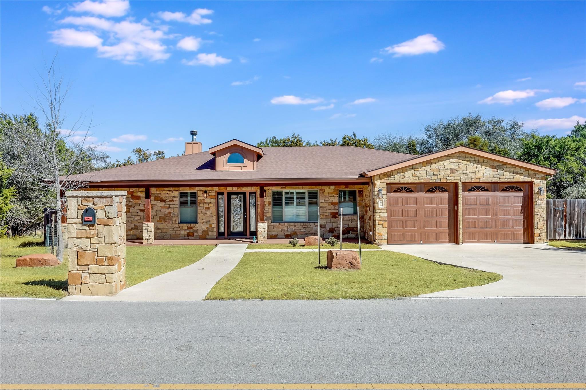 2009 American Dr, Lago Vista, TX 78645