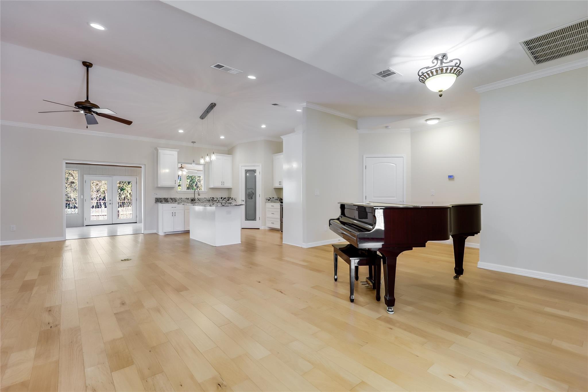 2009 American Dr, Lago Vista, TX 78645