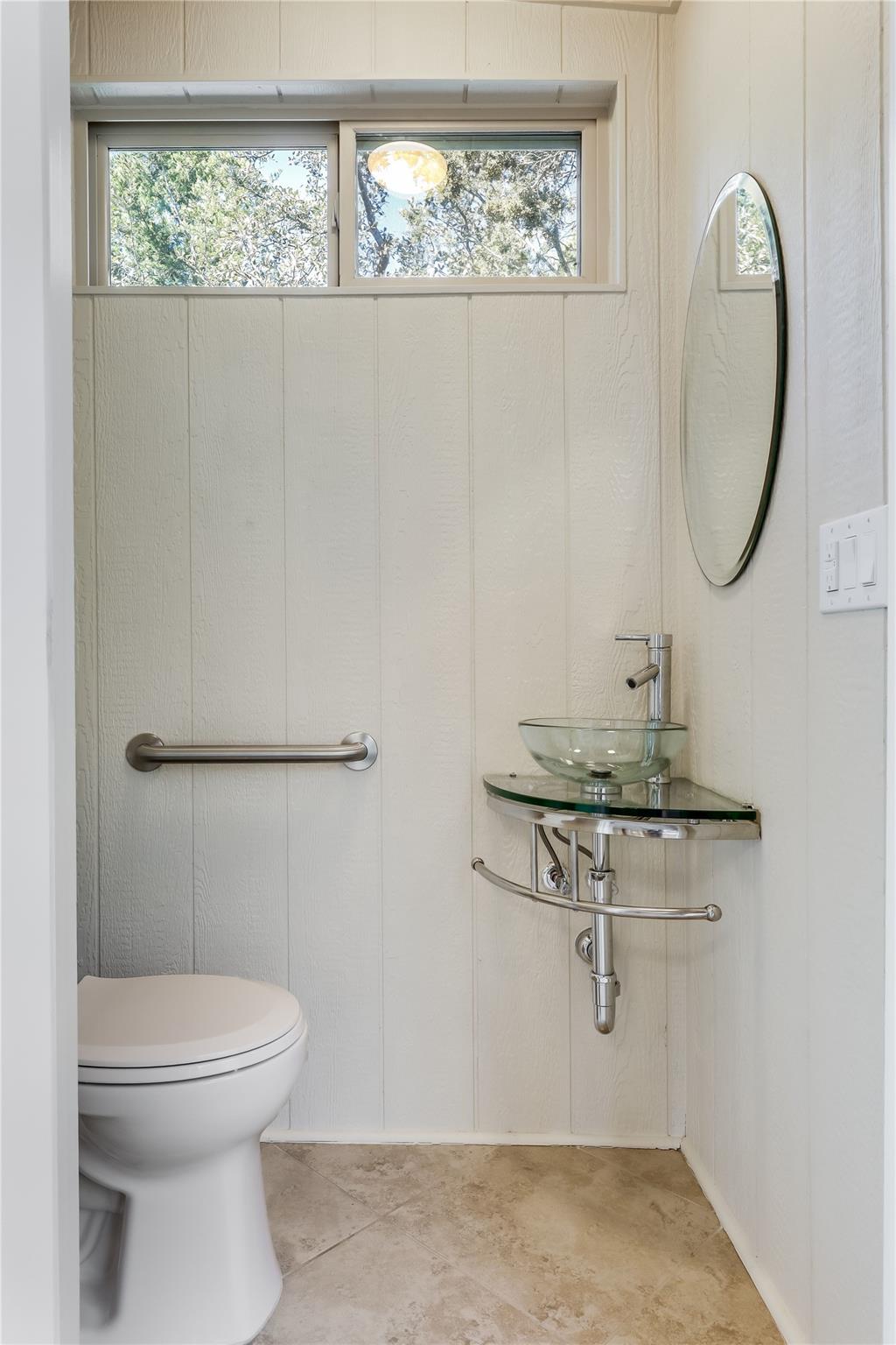 2009 American Dr, Lago Vista, TX 78645