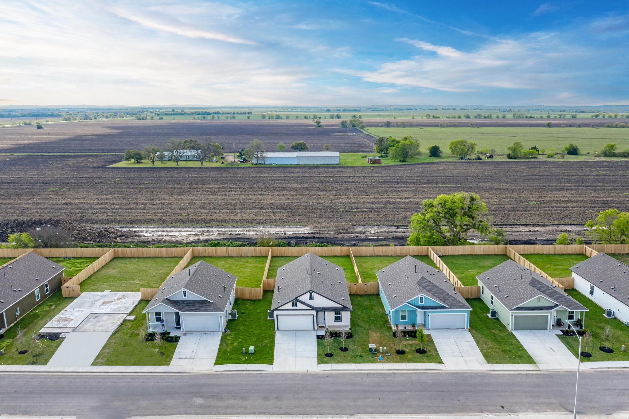 526 THUNDERSTORM Ave, Lockhart, TX 78644