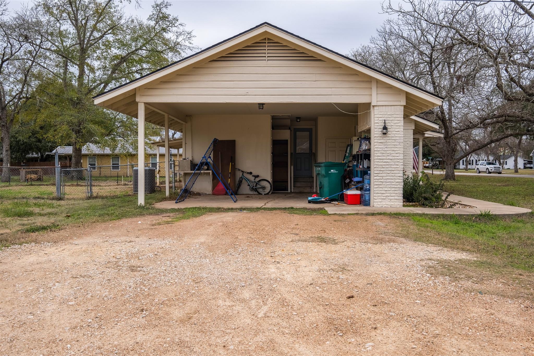 504 Marburger St, Smithville, TX 78957