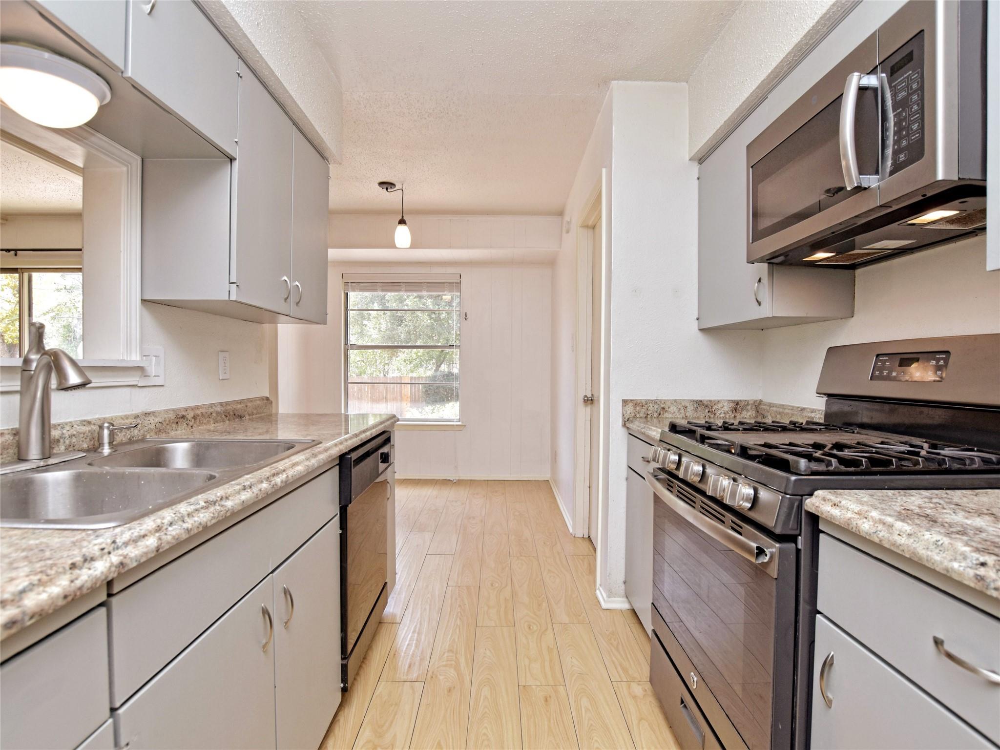 2103 Falcon Hill Dr, Austin, TX 78745