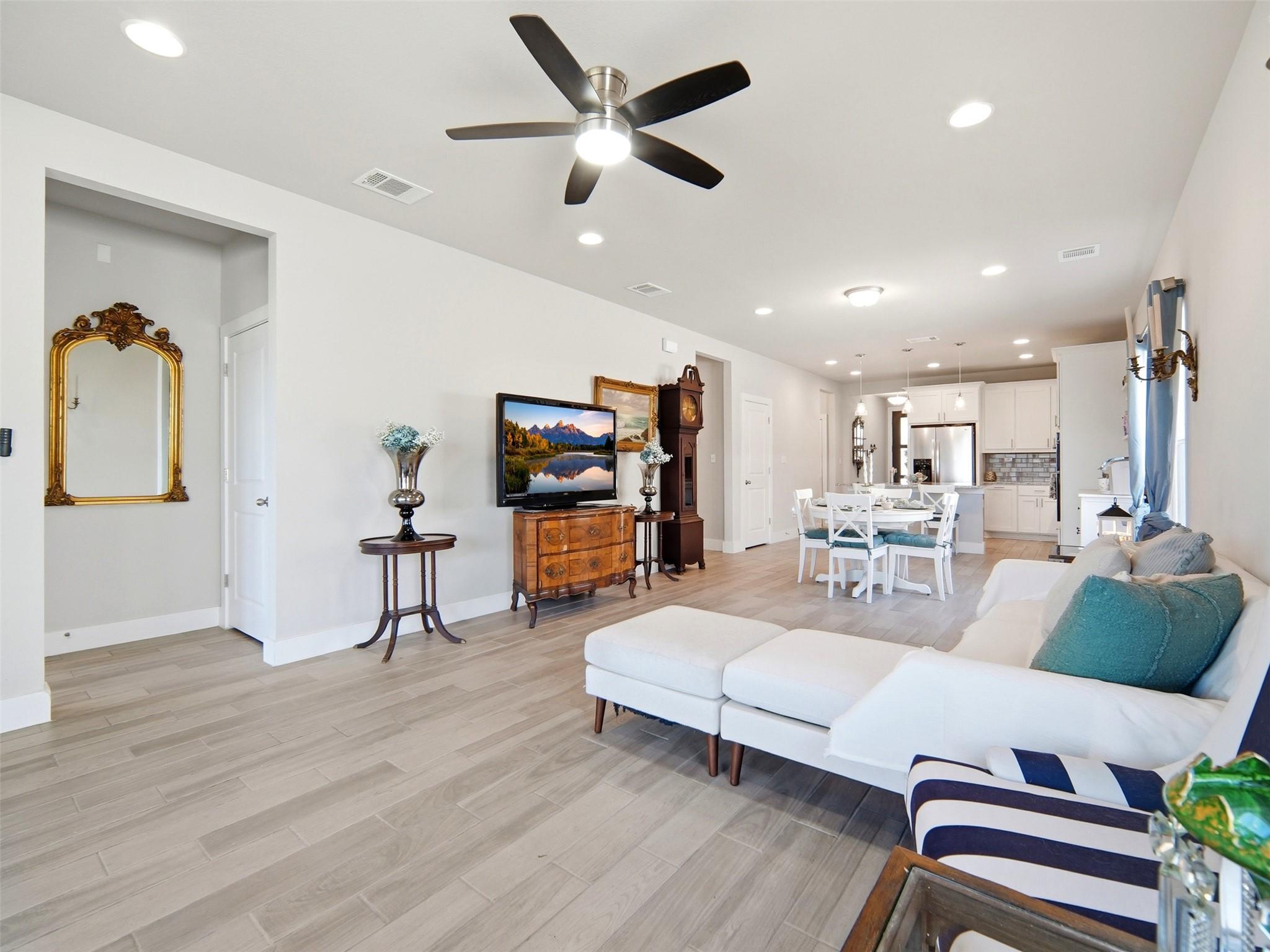 208 Winding Hollow Ln, Georgetown, TX 78628