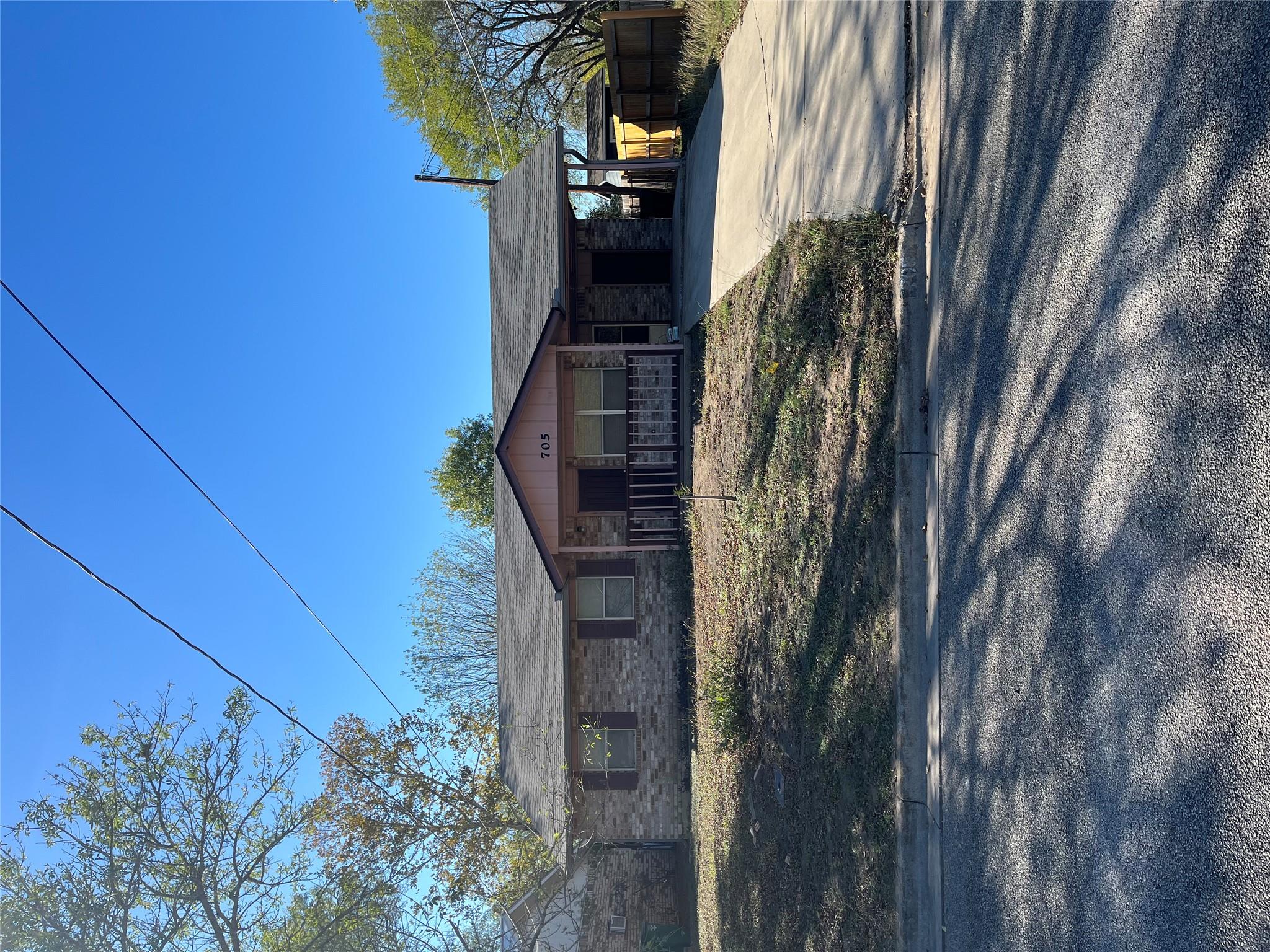 705 Guadalimar St, Lockhart, TX 78644
