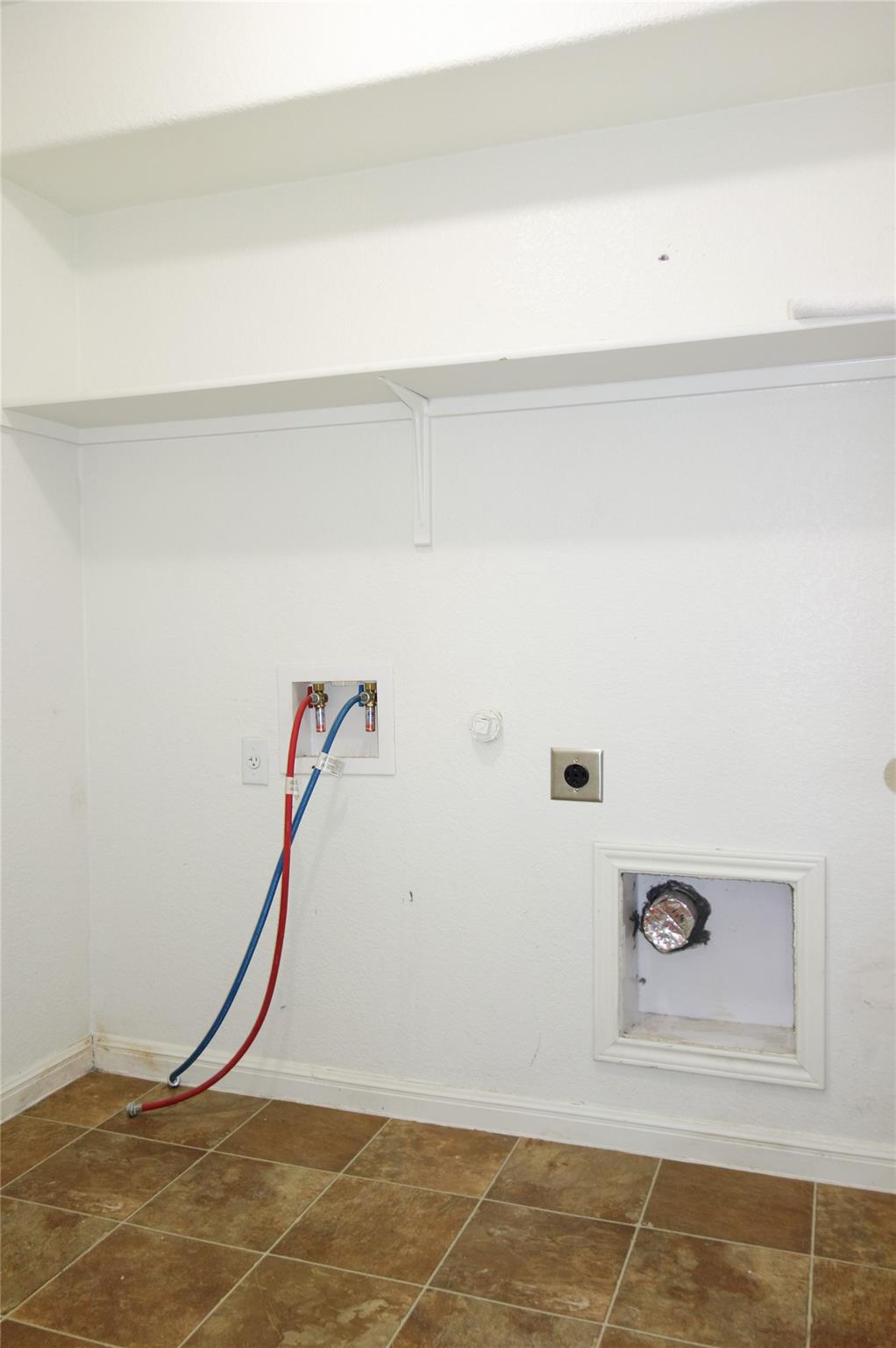 108 Lavaca Loop, Hutto, TX 78634