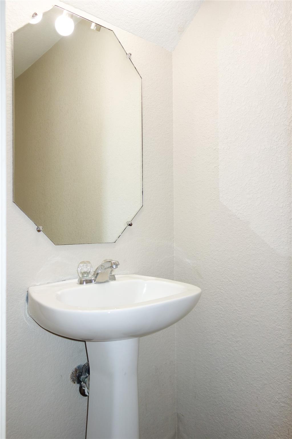 108 Lavaca Loop, Hutto, TX 78634