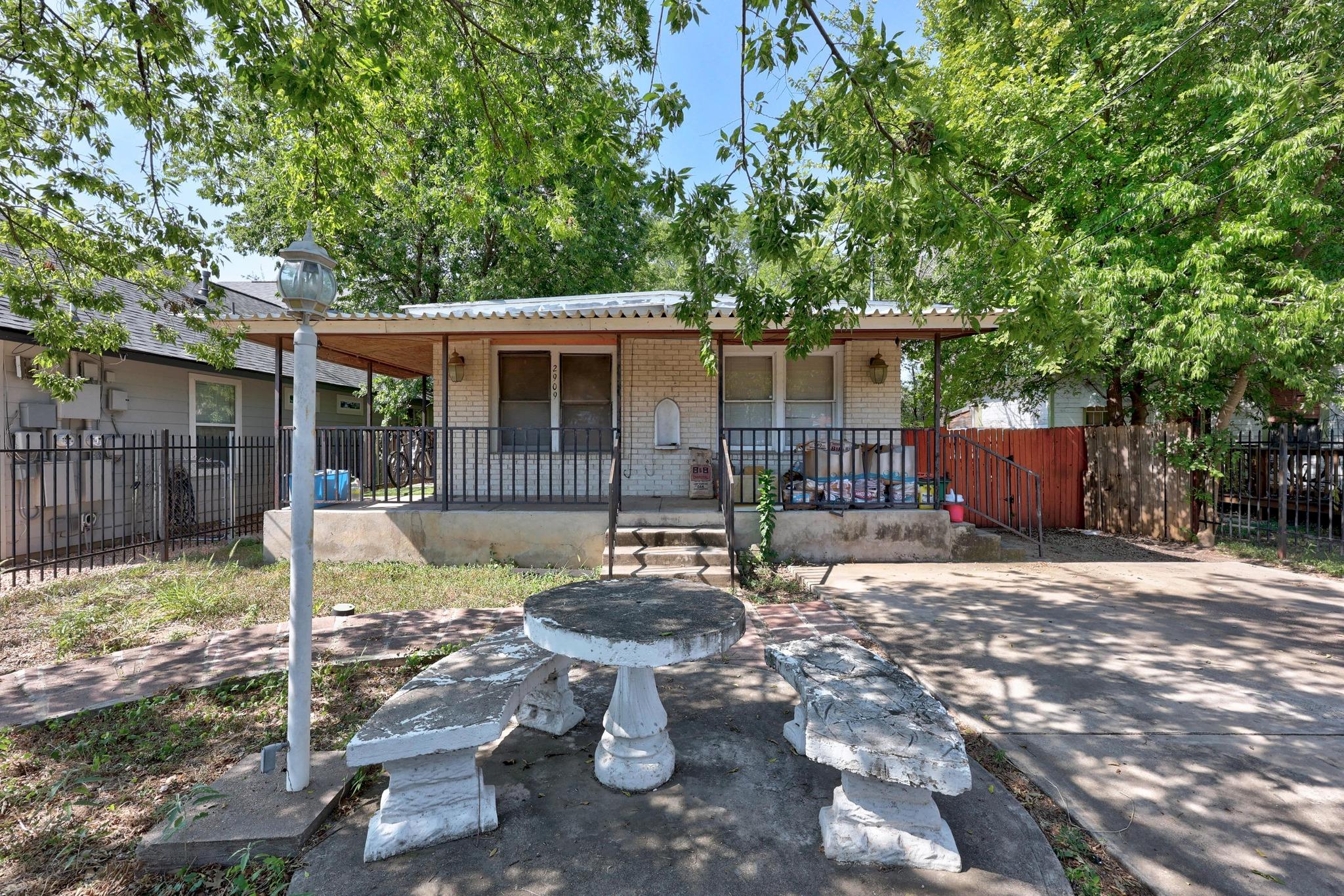 2909 E 5th St, Austin, TX 78702
