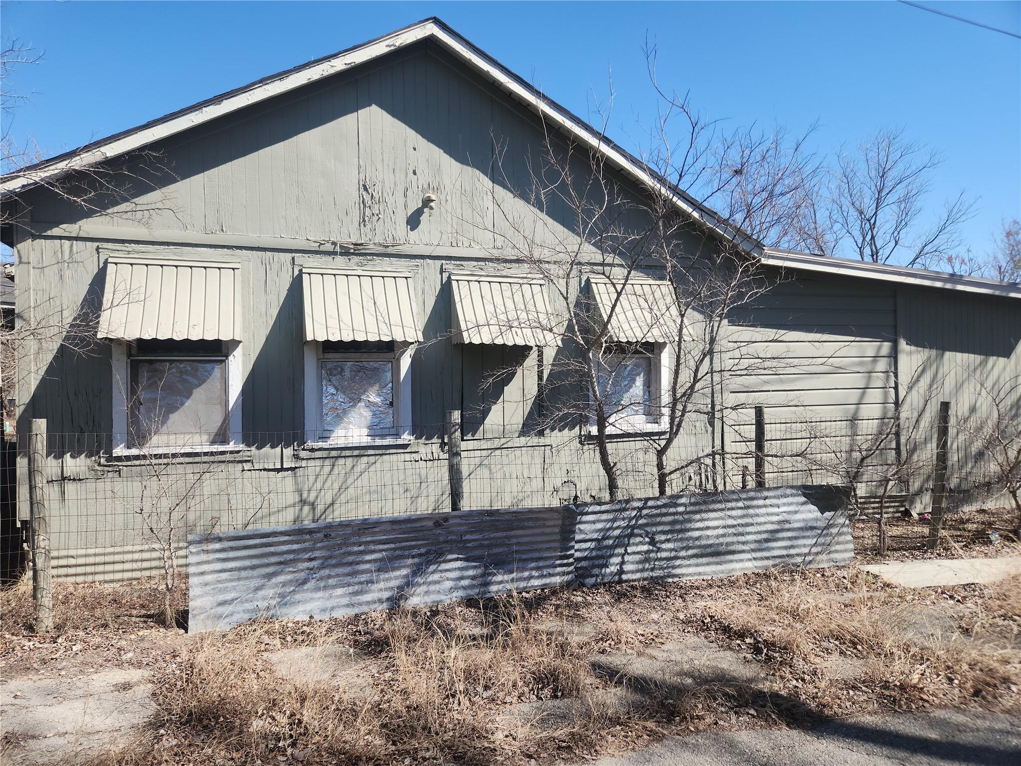 1006 Proctor St, Lockhart, TX 78644