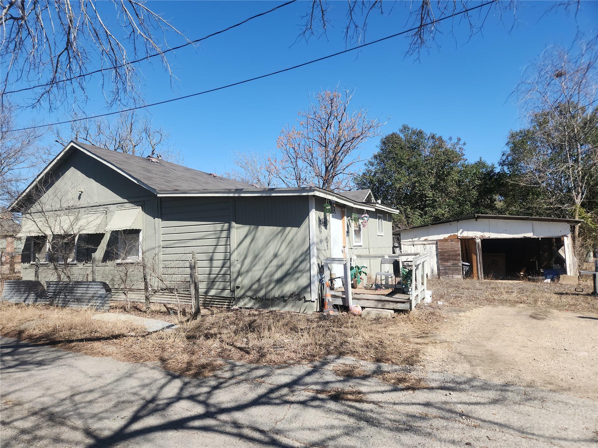 1006 Proctor St, Lockhart, TX 78644