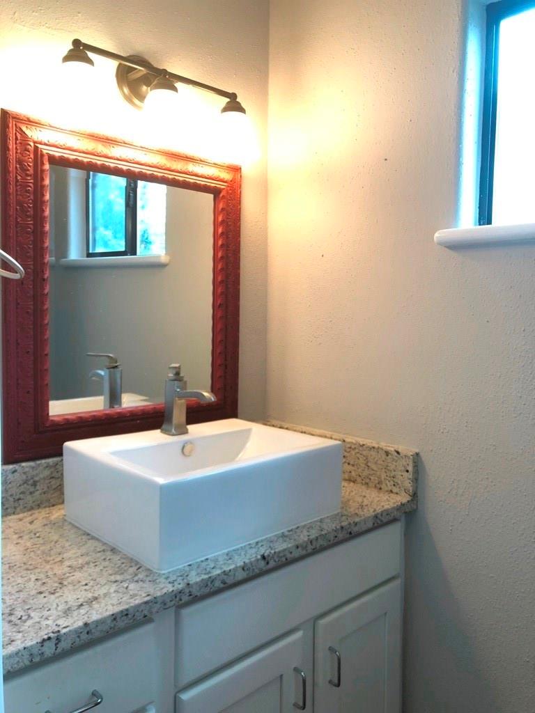 2202 East Side Dr, Austin, TX 78704