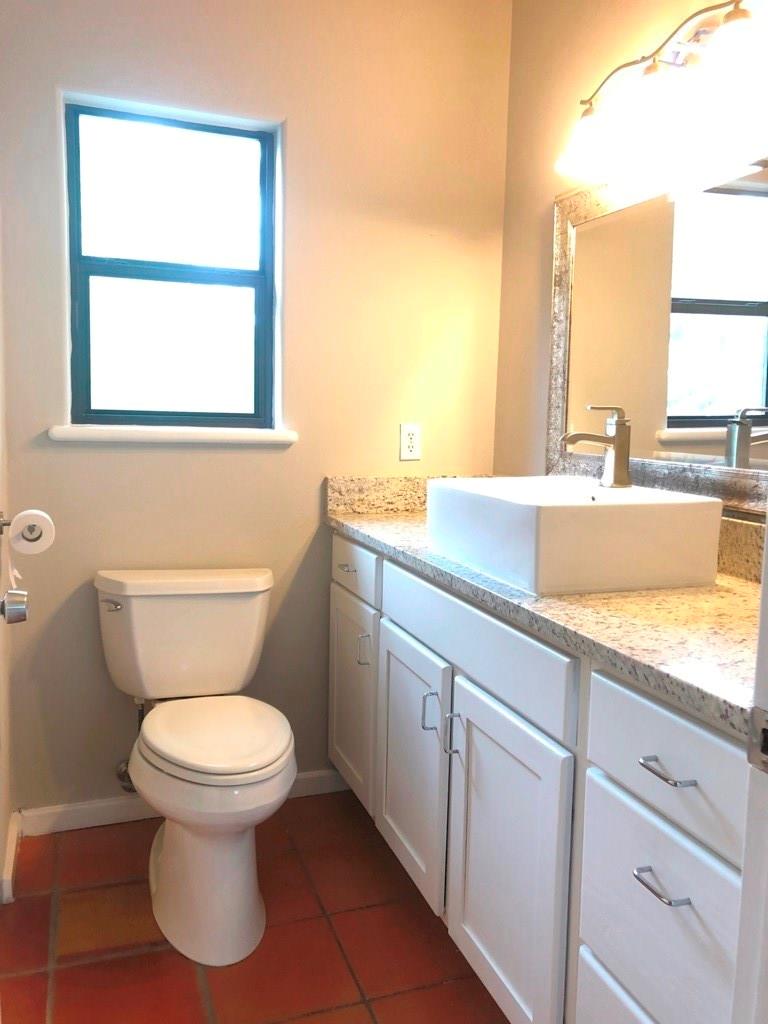 2202 East Side Dr, Austin, TX 78704