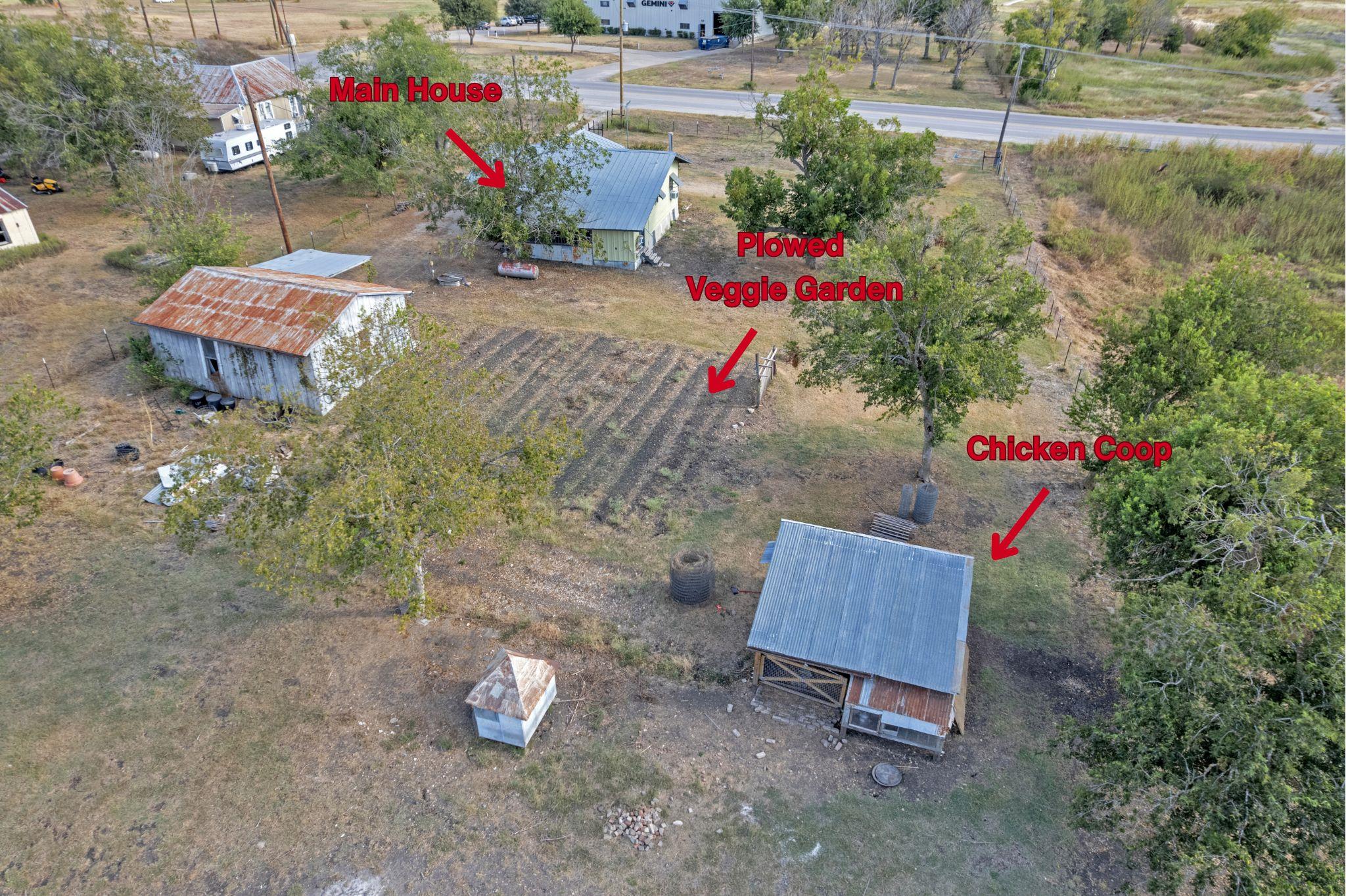 1607 E 4th St, Taylor, TX 76574