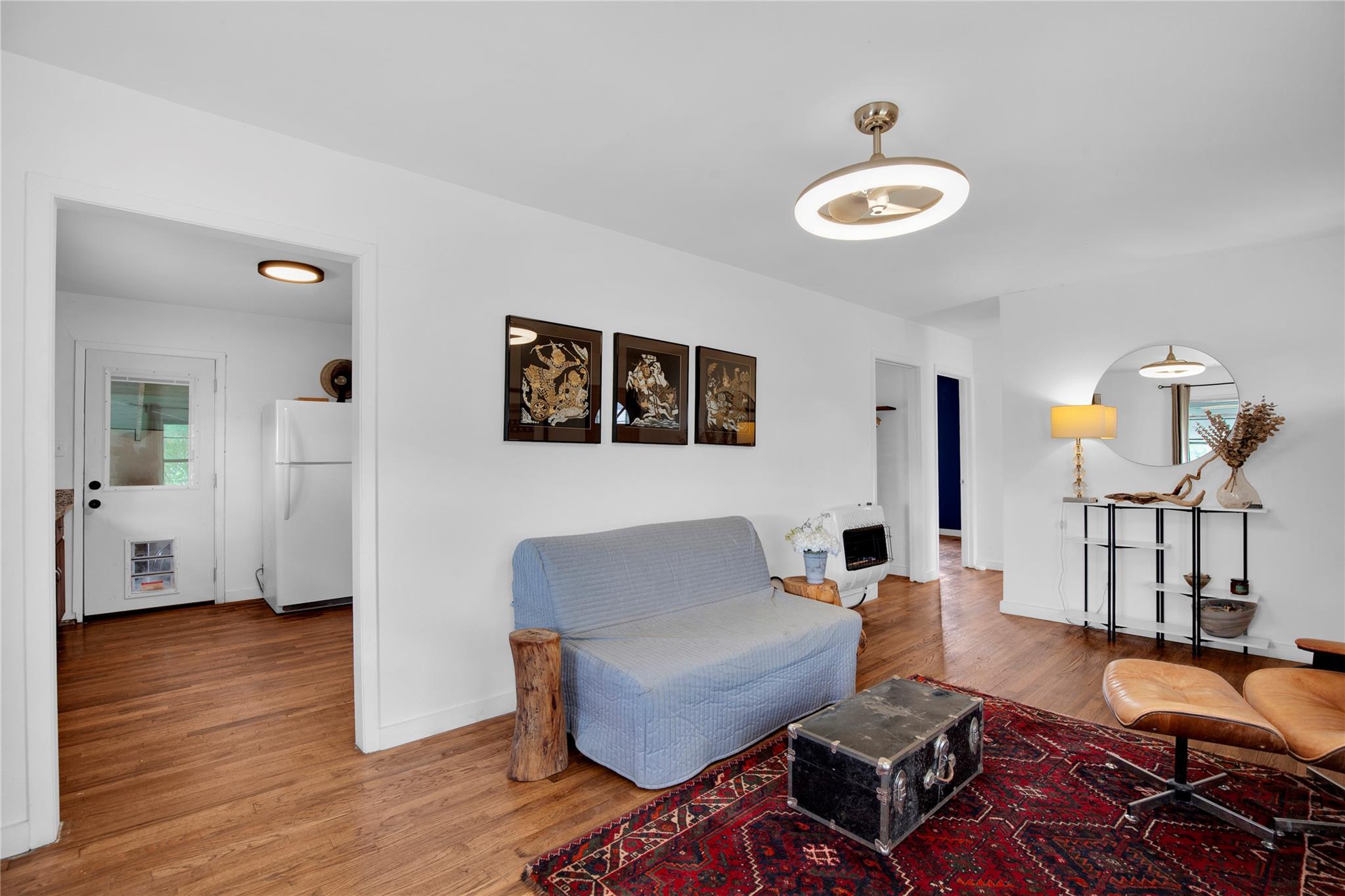 1607 E 4th St, Taylor, TX 76574