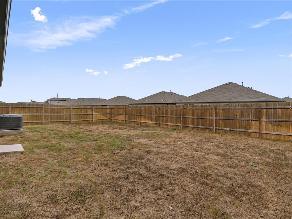 117 Stellamar Dr, Hutto, TX 78634