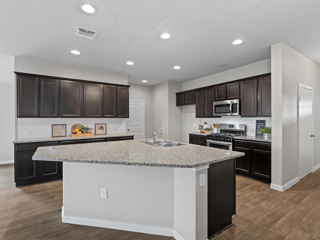 117 Stellamar Dr, Hutto, TX 78634