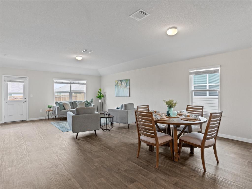 117 Stellamar Dr, Hutto, TX 78634