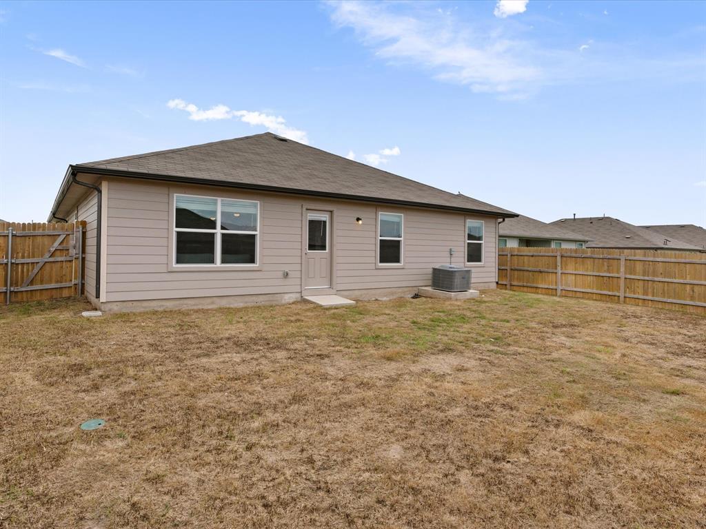 117 Stellamar Dr, Hutto, TX 78634