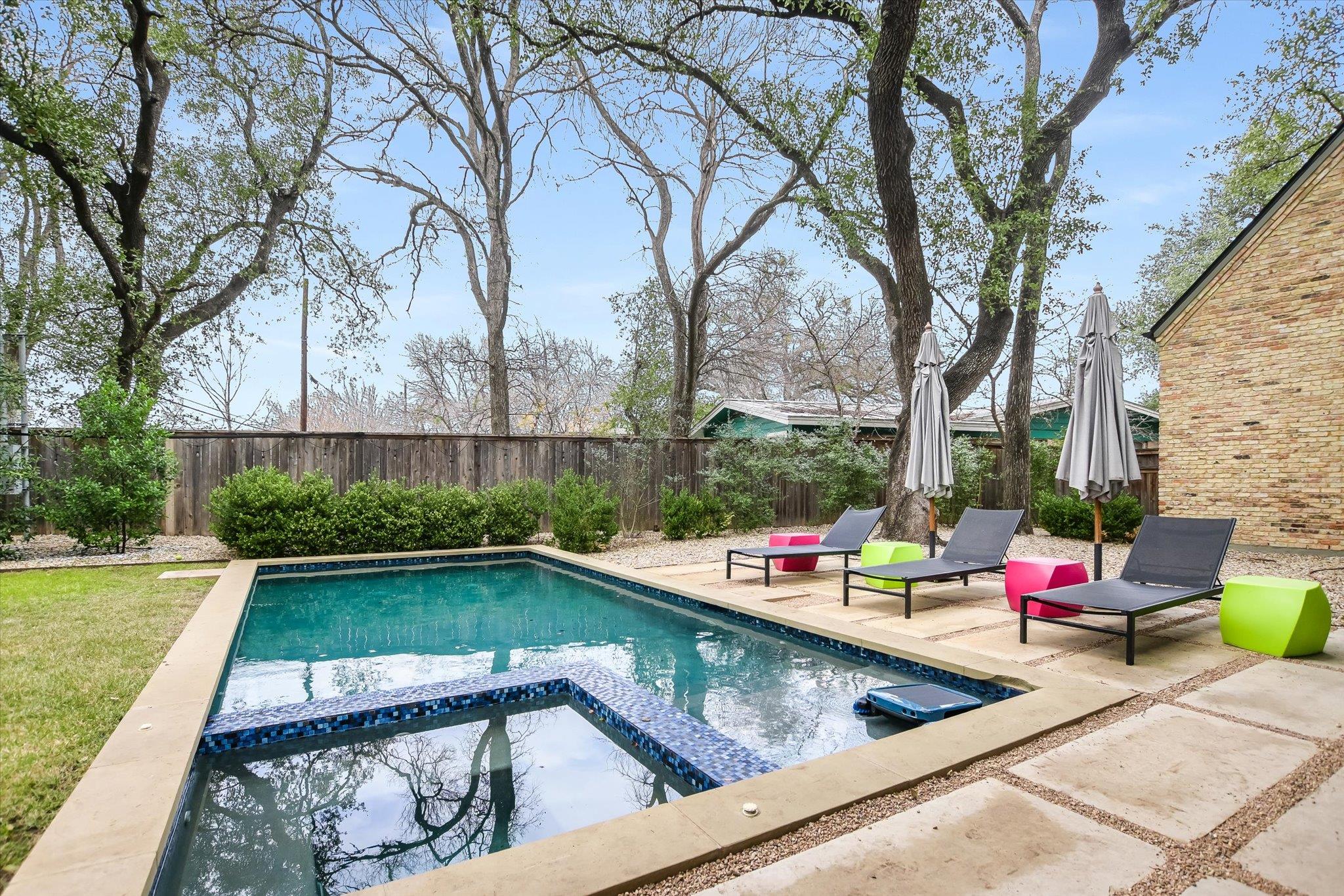 2311 Westoak Dr, Austin, TX 78704