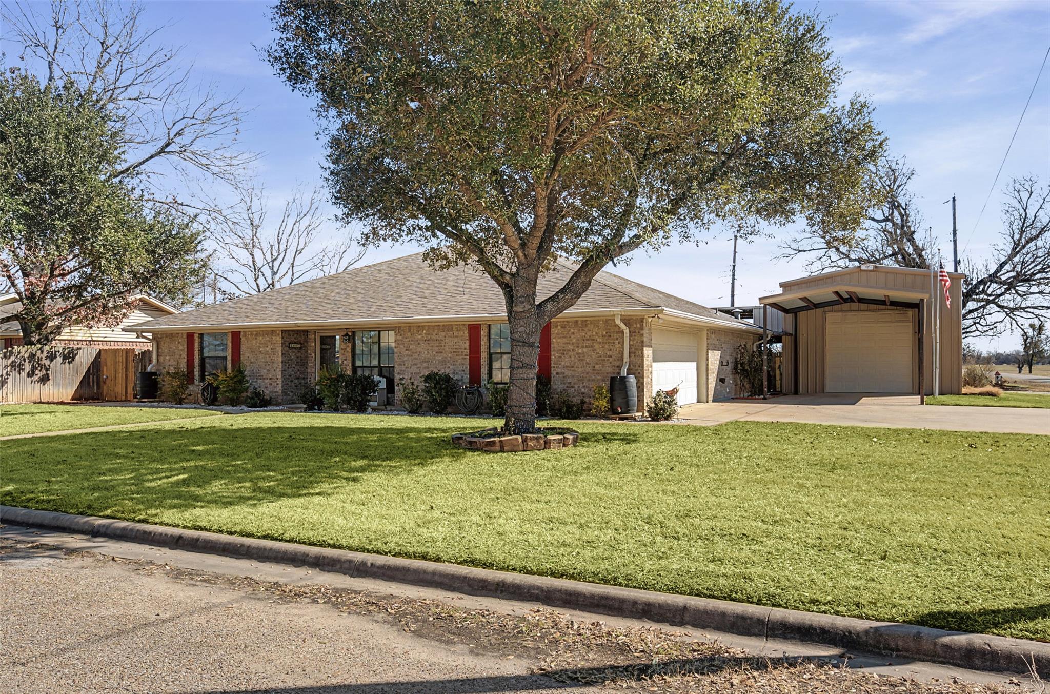 1601 Sunset Cir, Cameron, TX 76520