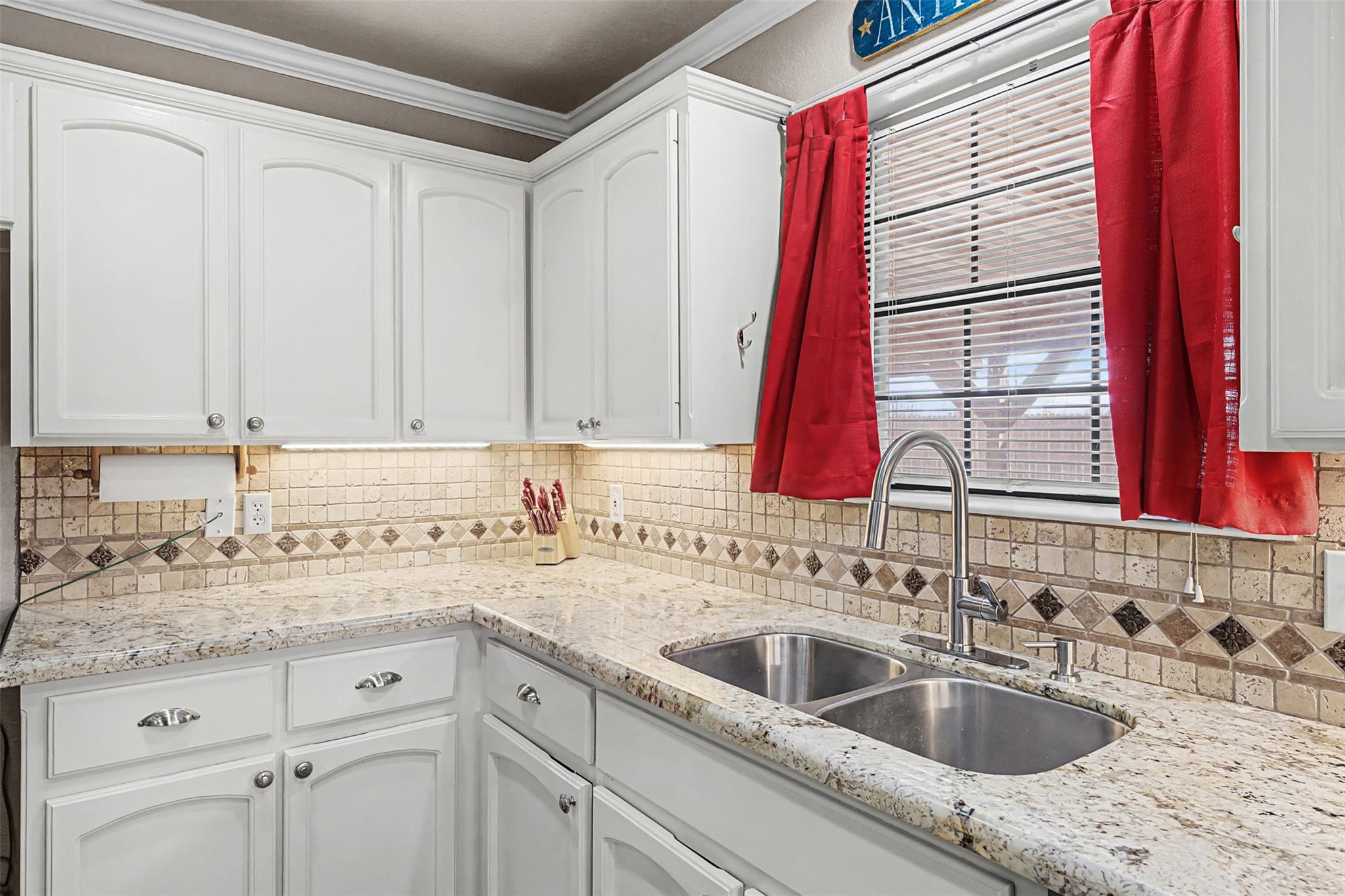 1601 Sunset Cir, Cameron, TX 76520