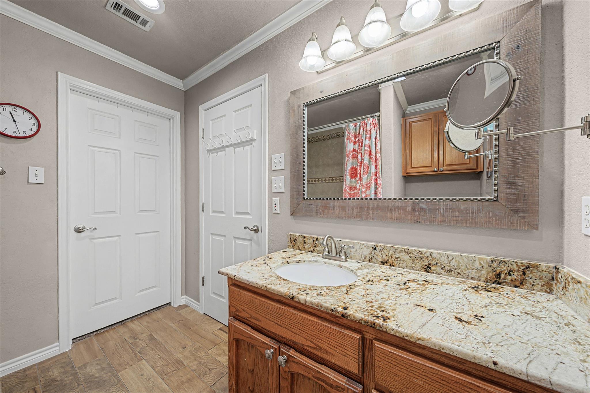 1601 Sunset Cir, Cameron, TX 76520