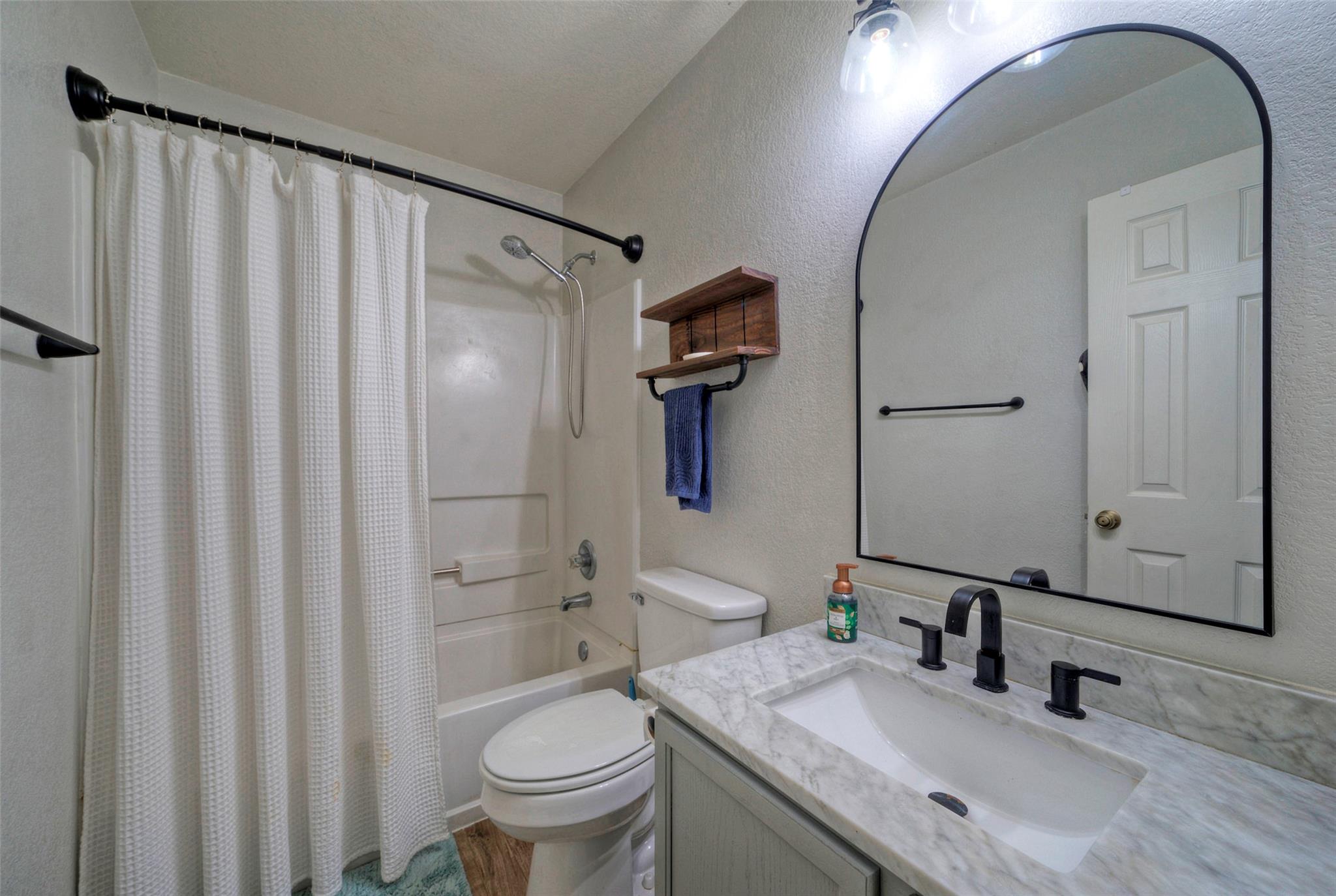 370 Holly Grove St, Kyle, TX 78640