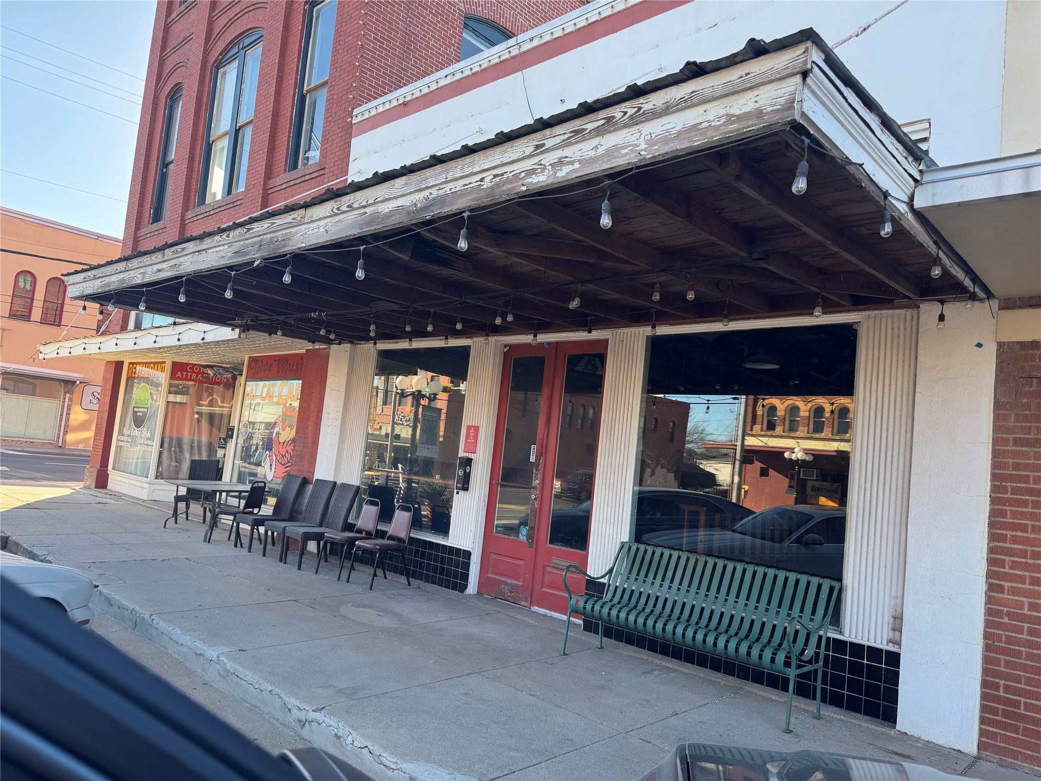 303 Main St, Smithville, TX 78957