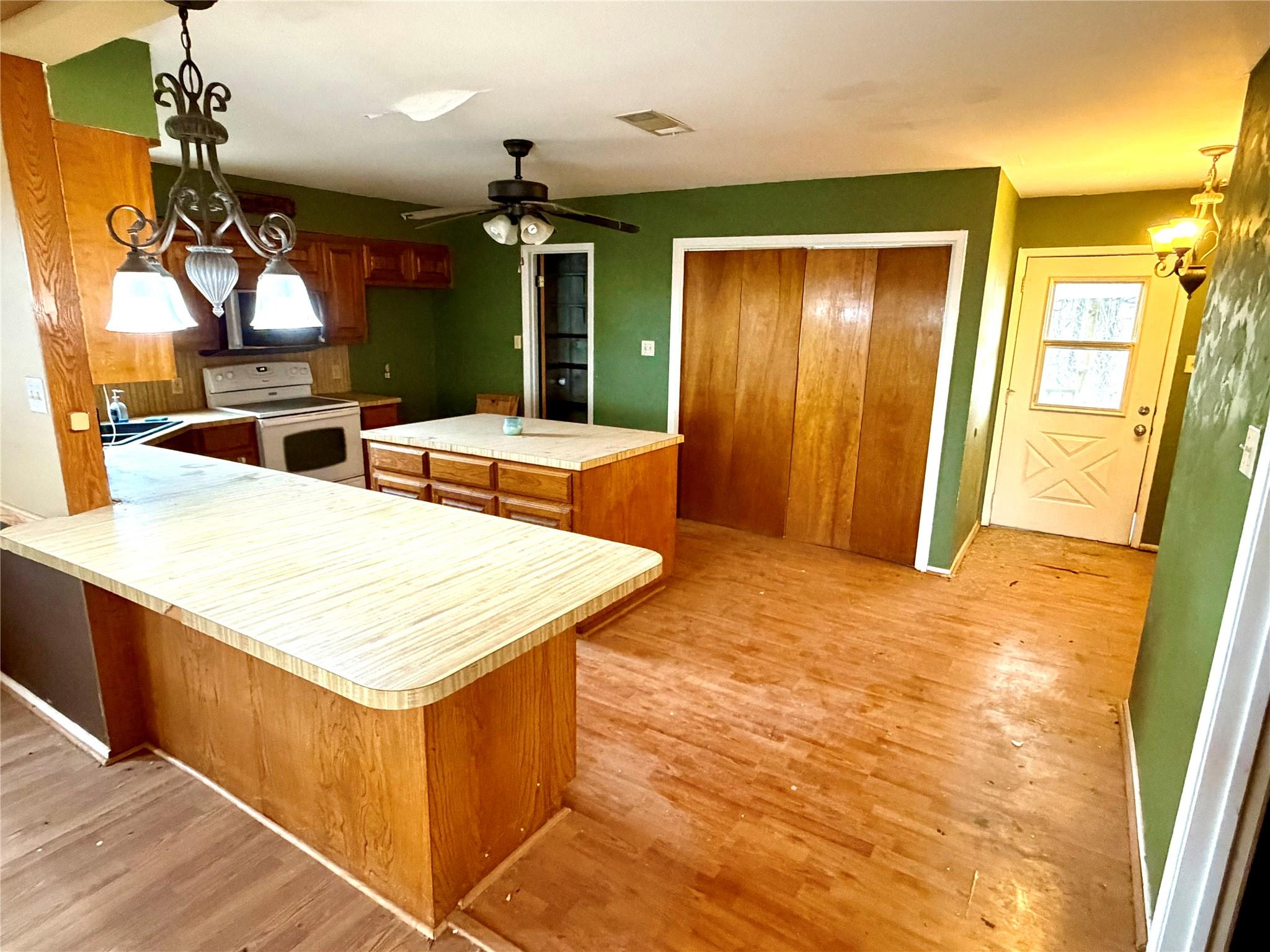 333 Spring Valley St, Hutto, TX 78634