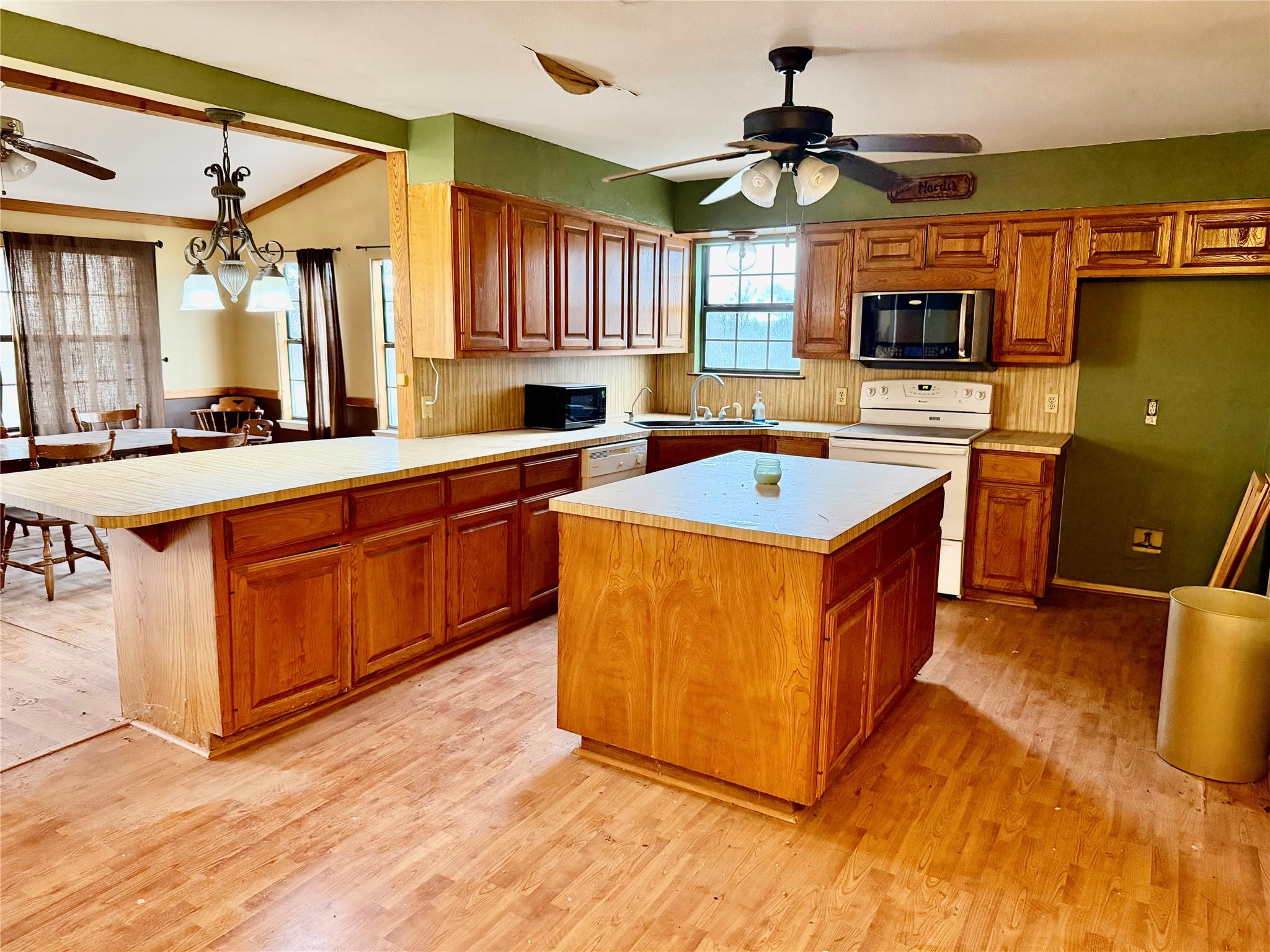 333 Spring Valley St, Hutto, TX 78634