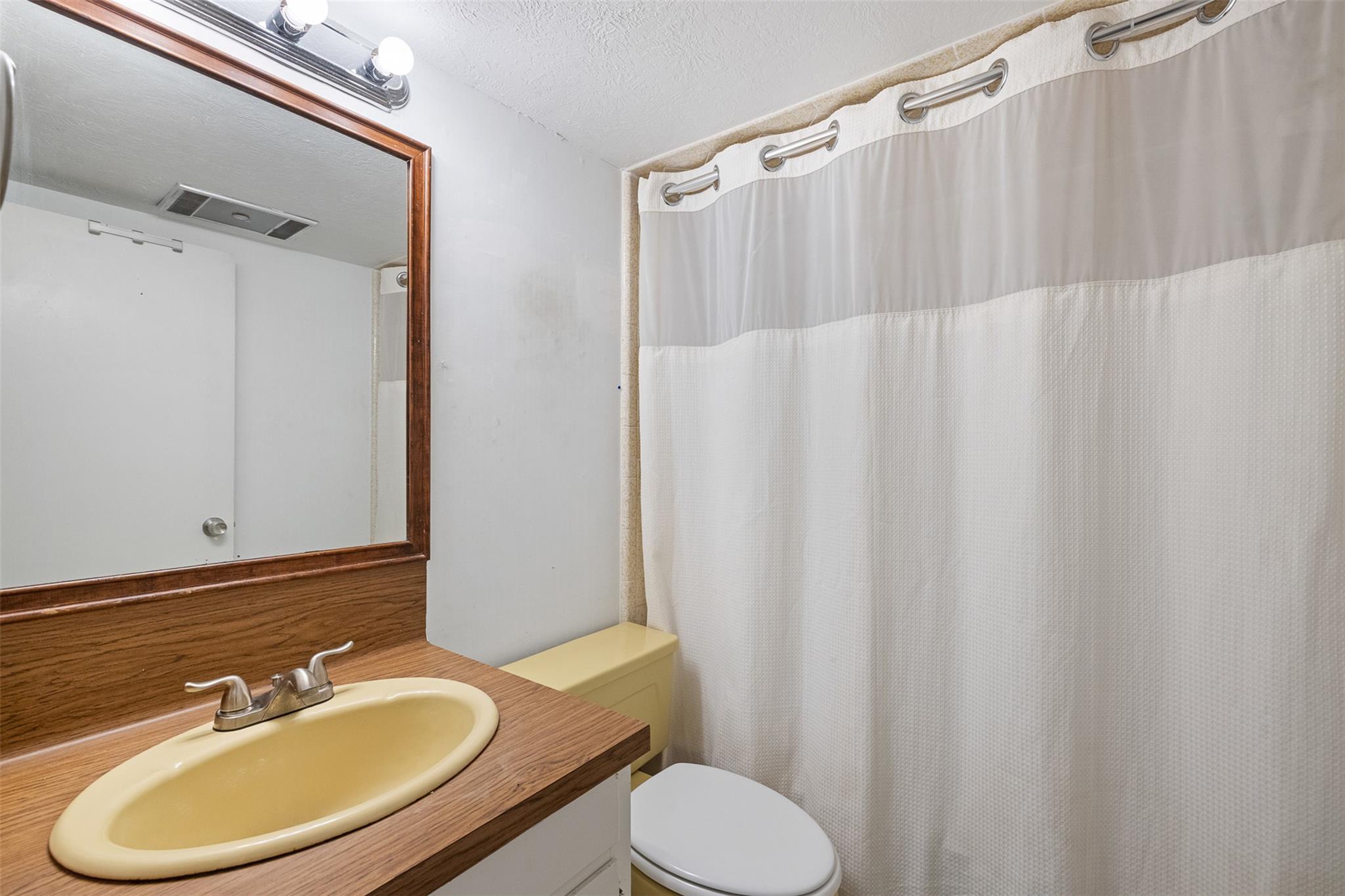 1479 E Hempstead St, Giddings, TX 78942