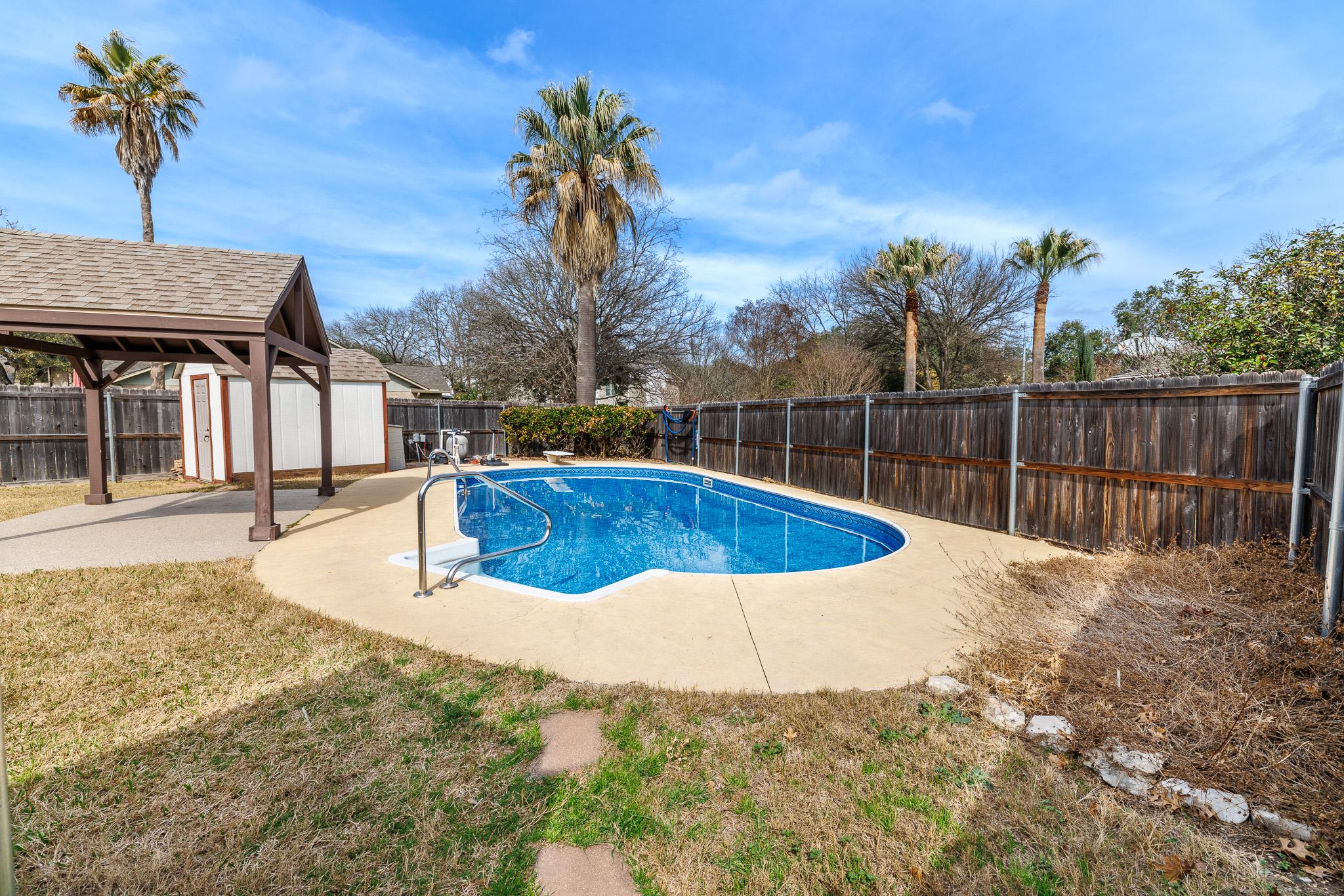 209 Coventry Ln, Seguin, TX 78155