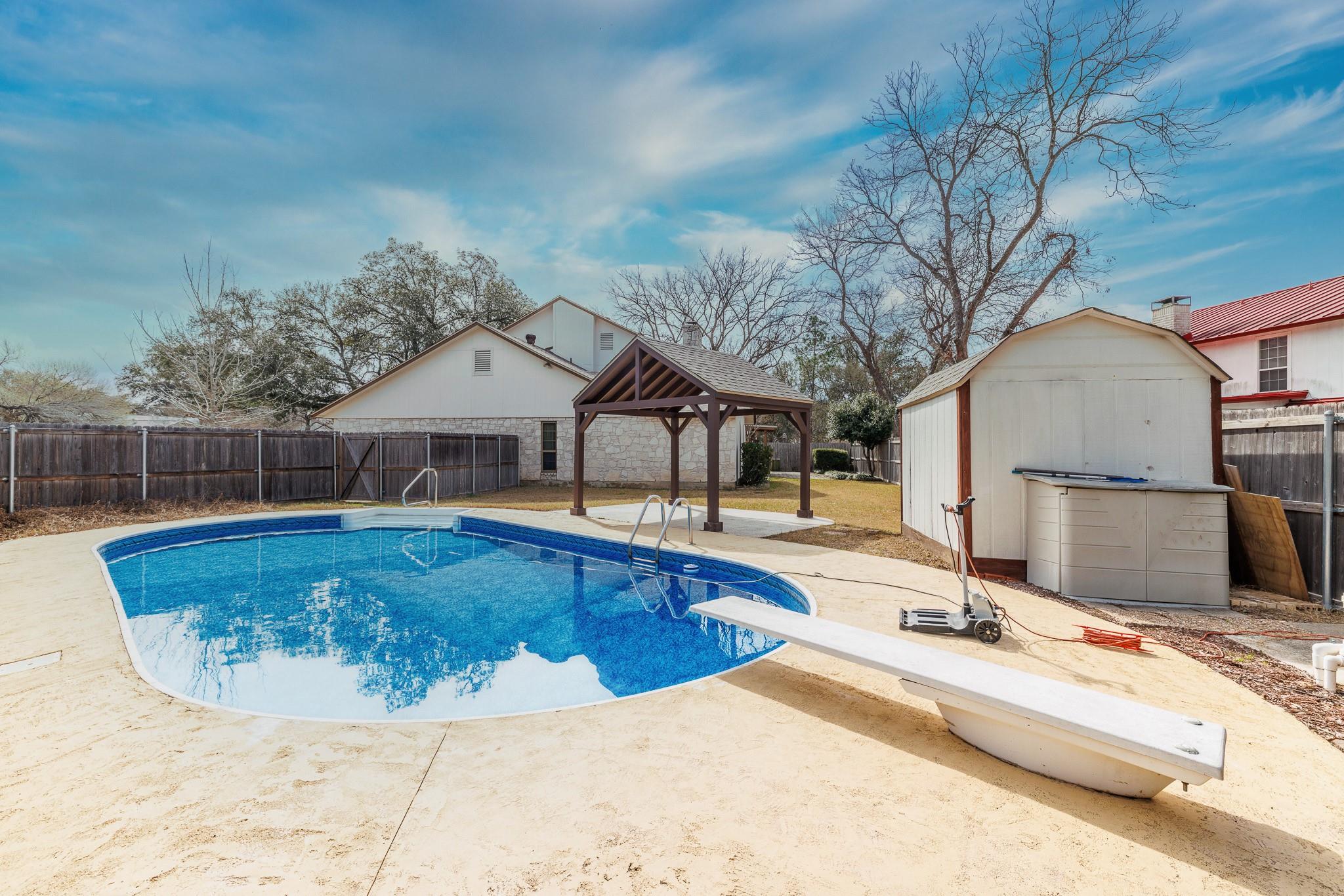 209 Coventry Ln, Seguin, TX 78155