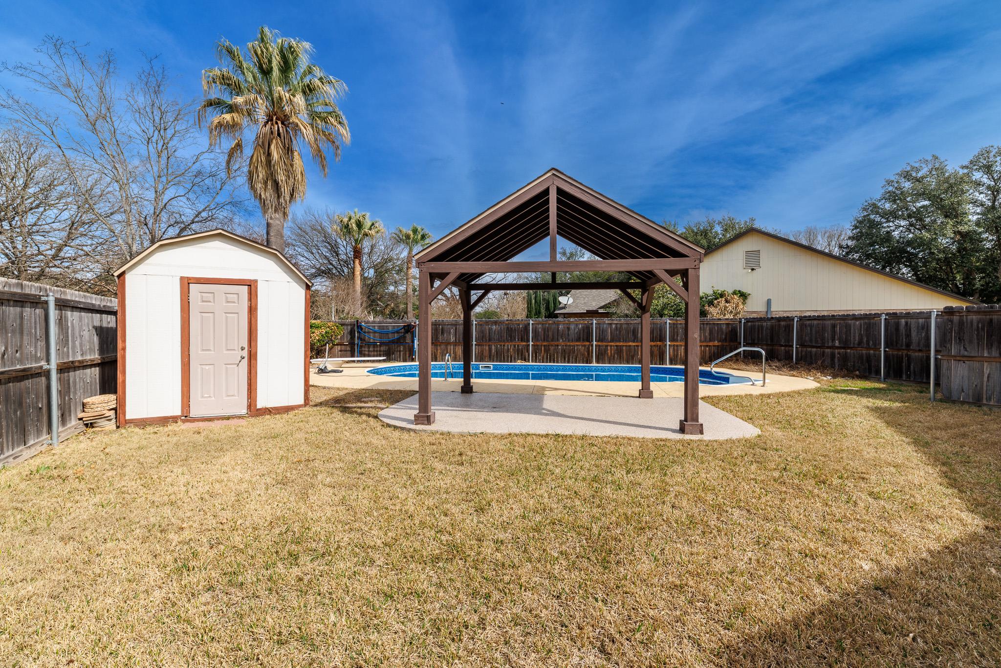 209 Coventry Ln, Seguin, TX 78155