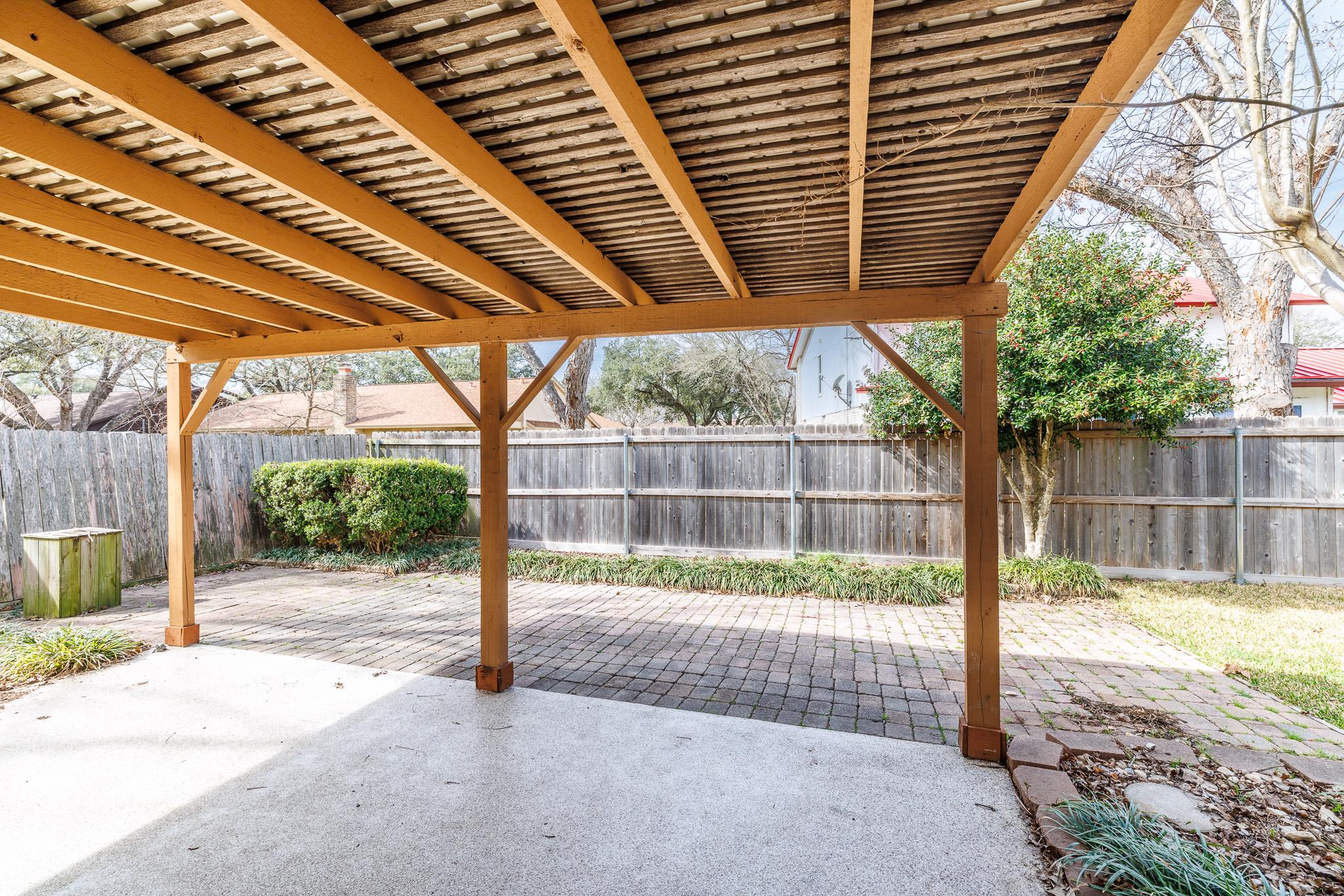 209 Coventry Ln, Seguin, TX 78155